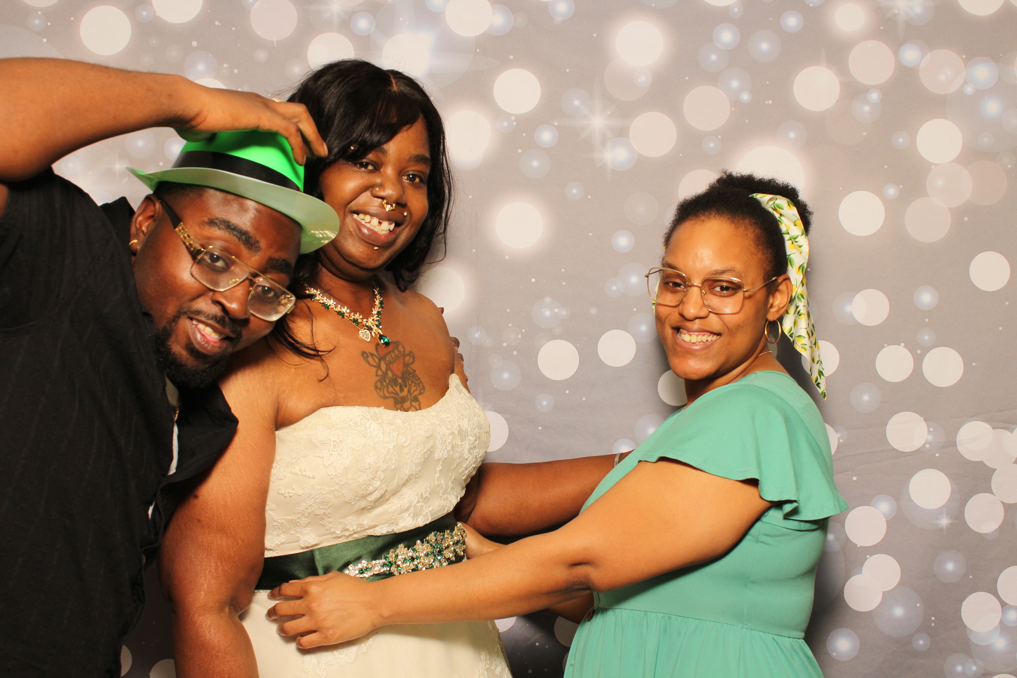 Dion & Beth 10 Year Anniversary | View more photos from the event at gallery.photoboothcincy.com/u/PhotoBoothCincy/Dion-Beth-10-Year-Anniversary