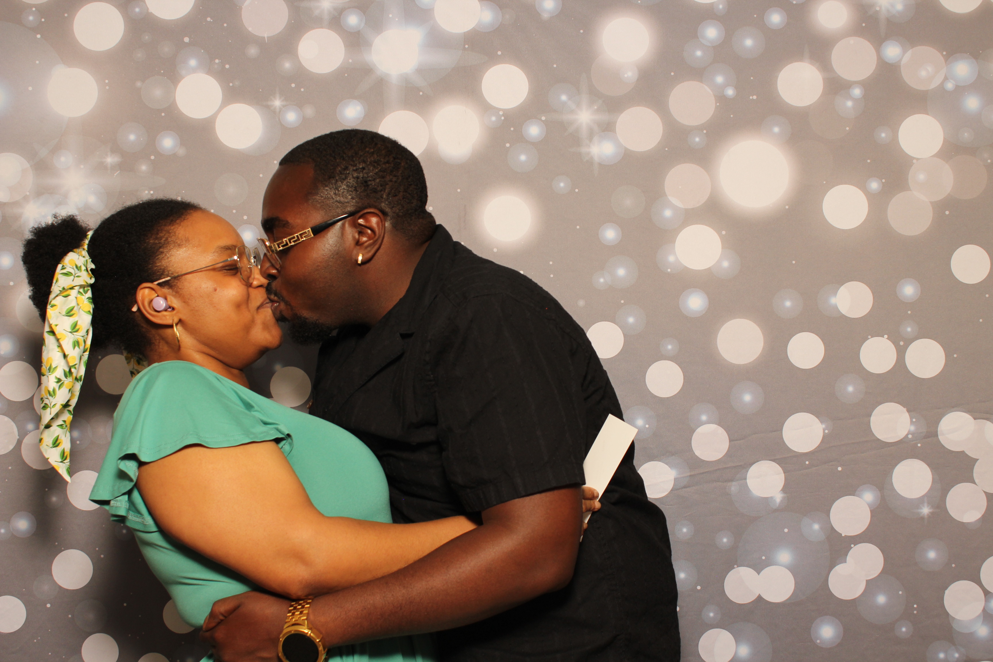 Dion & Beth 10 Year Anniversary | View more photos from the event at gallery.photoboothcincy.com/u/PhotoBoothCincy/Dion-Beth-10-Year-Anniversary