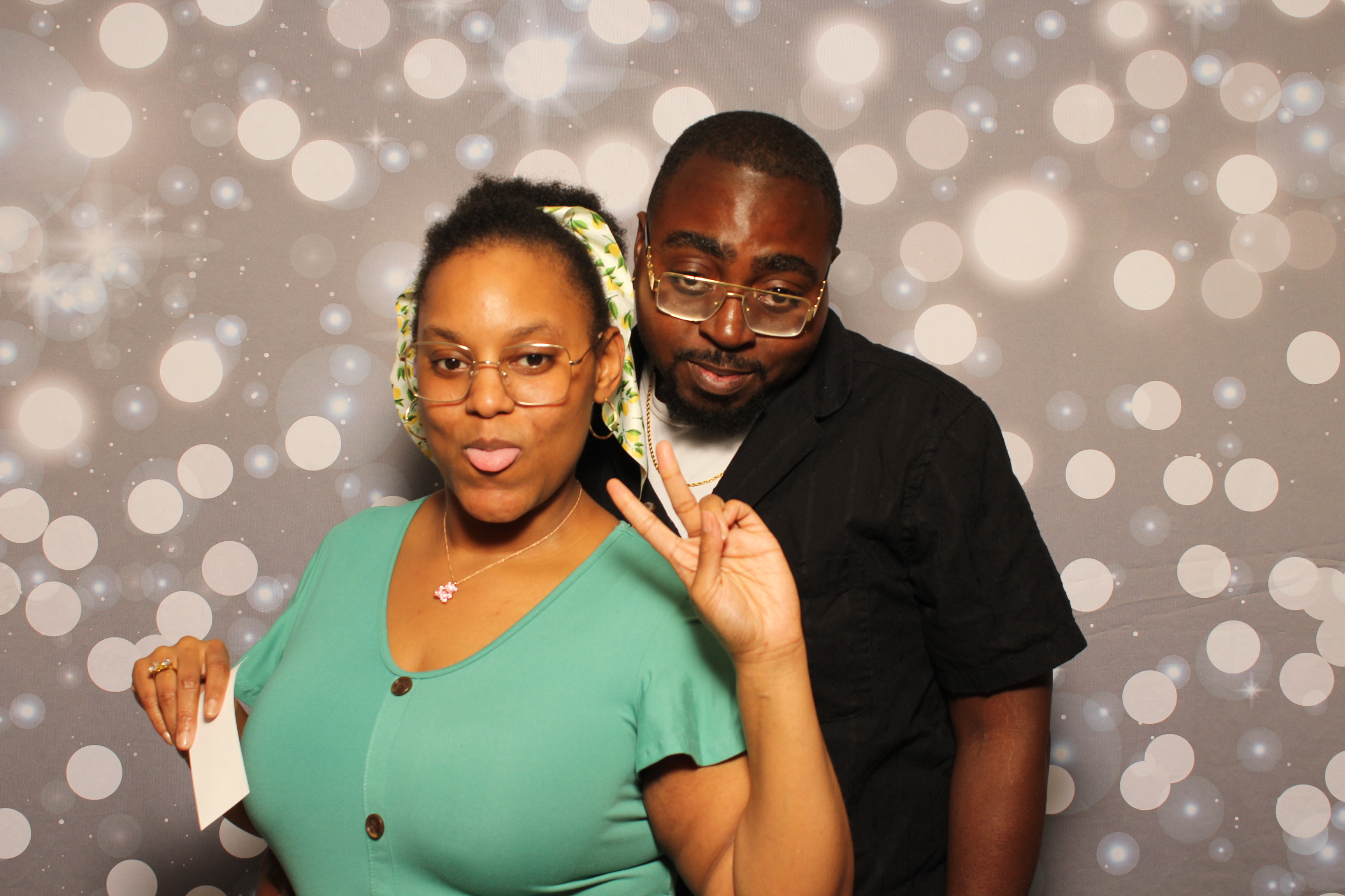 Dion & Beth 10 Year Anniversary | View more photos from the event at gallery.photoboothcincy.com/u/PhotoBoothCincy/Dion-Beth-10-Year-Anniversary
