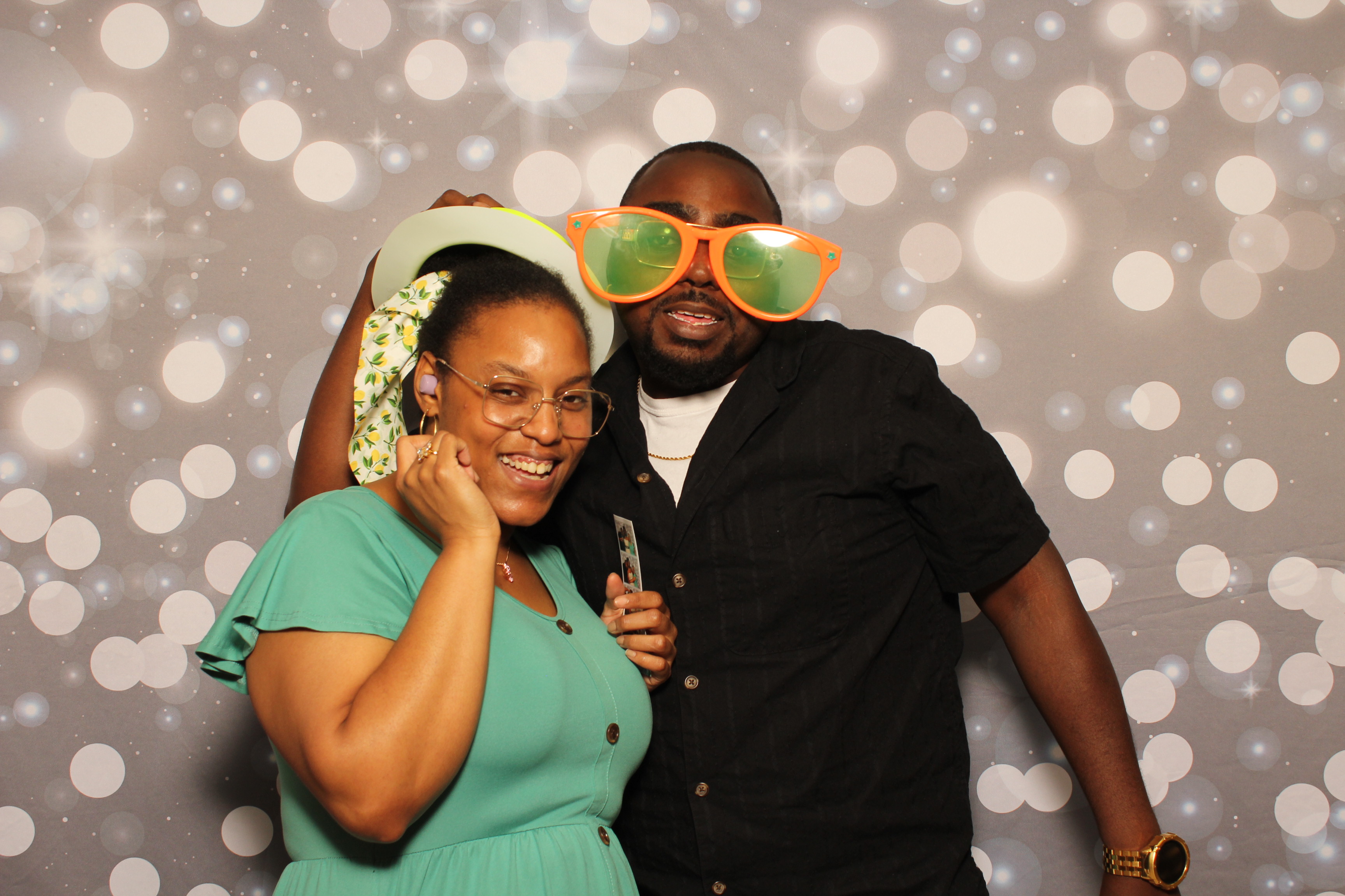 Dion & Beth 10 Year Anniversary | View more photos from the event at gallery.photoboothcincy.com/u/PhotoBoothCincy/Dion-Beth-10-Year-Anniversary