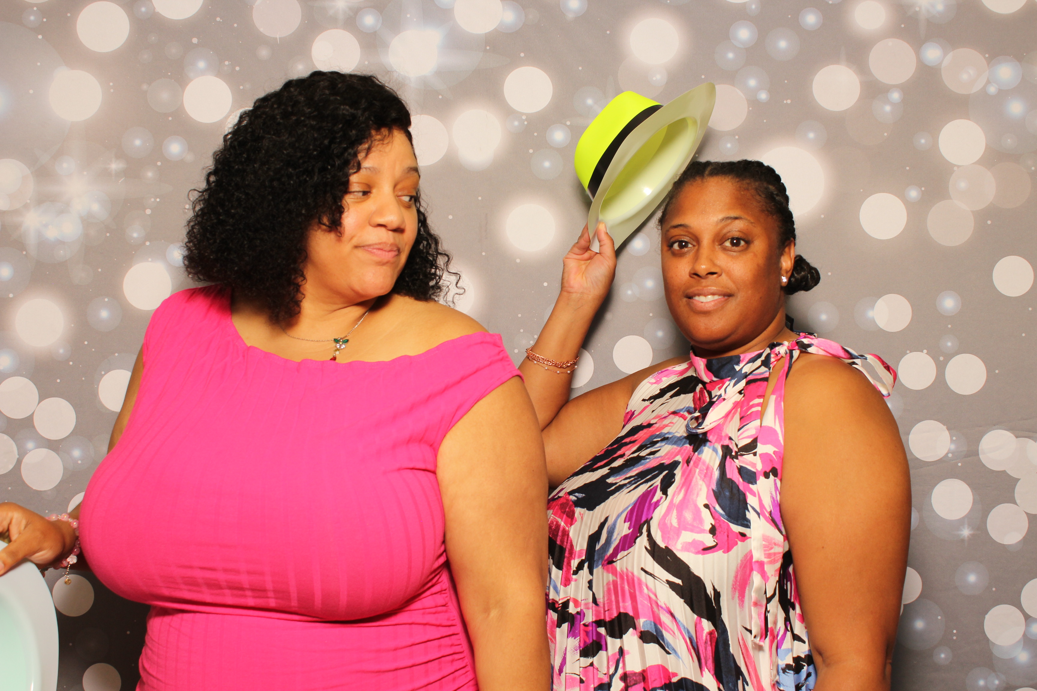 Dion & Beth 10 Year Anniversary | View more photos from the event at gallery.photoboothcincy.com/u/PhotoBoothCincy/Dion-Beth-10-Year-Anniversary