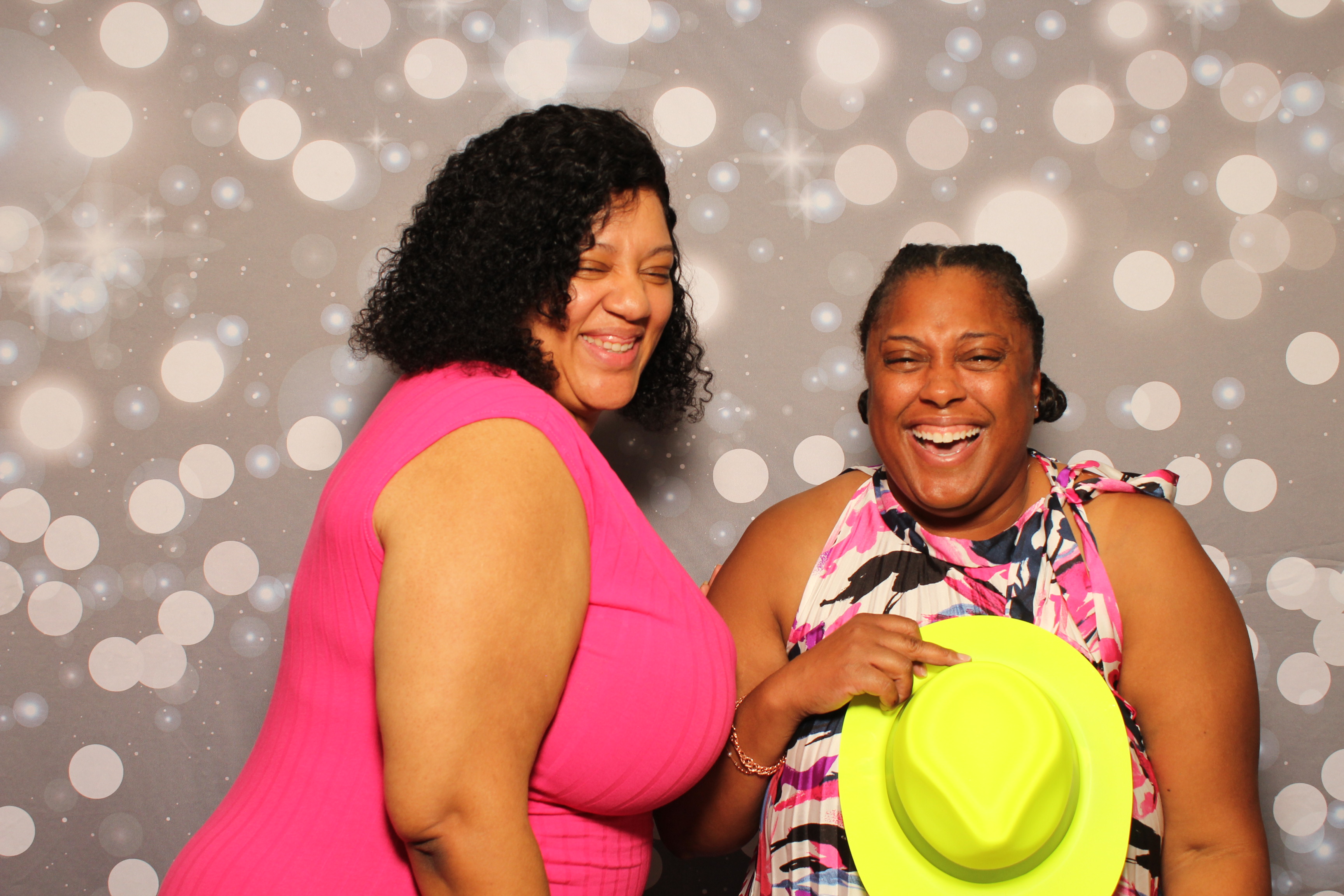 Dion & Beth 10 Year Anniversary | View more photos from the event at gallery.photoboothcincy.com/u/PhotoBoothCincy/Dion-Beth-10-Year-Anniversary