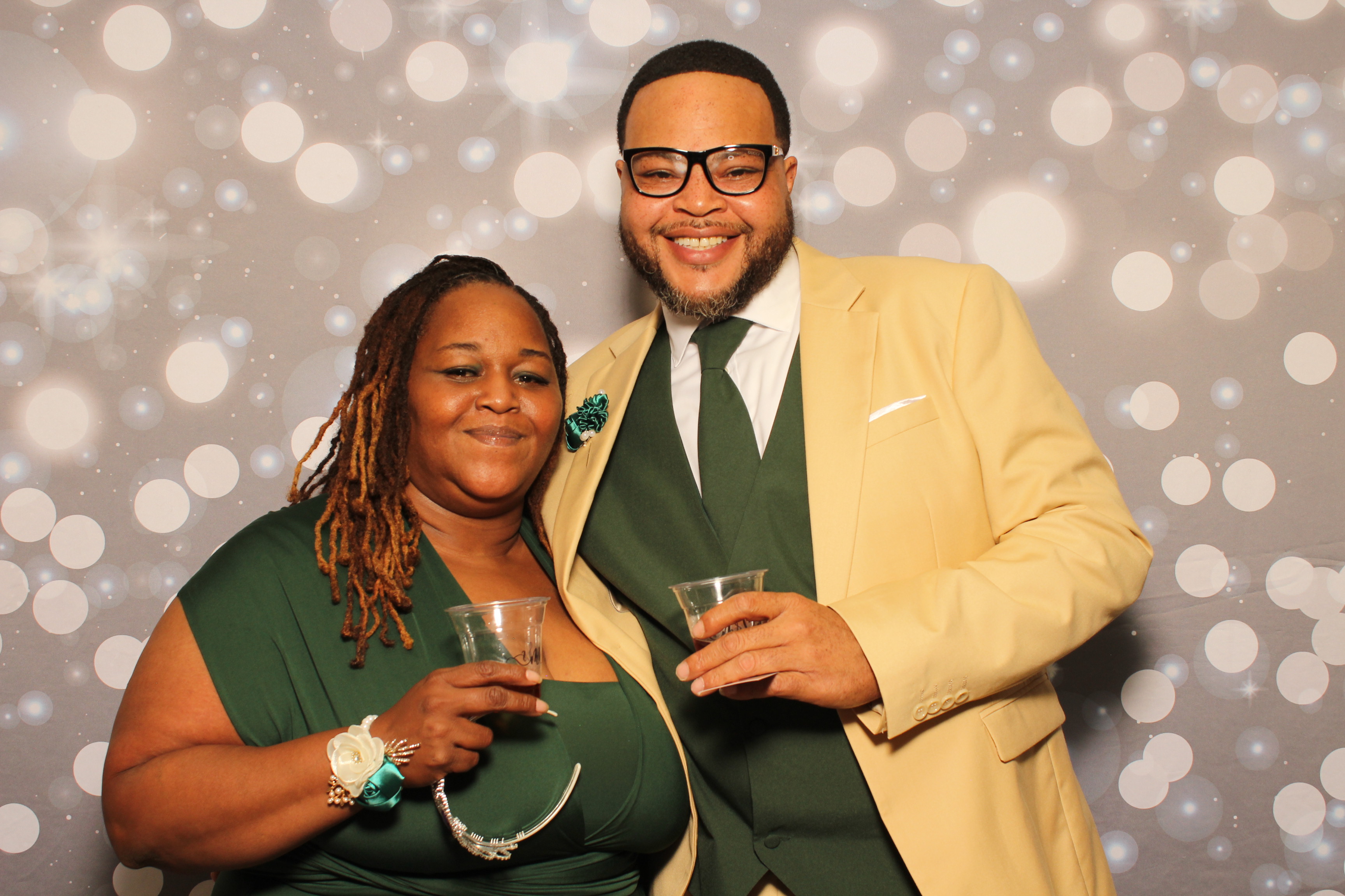 Dion & Beth 10 Year Anniversary | View more photos from the event at gallery.photoboothcincy.com/u/PhotoBoothCincy/Dion-Beth-10-Year-Anniversary