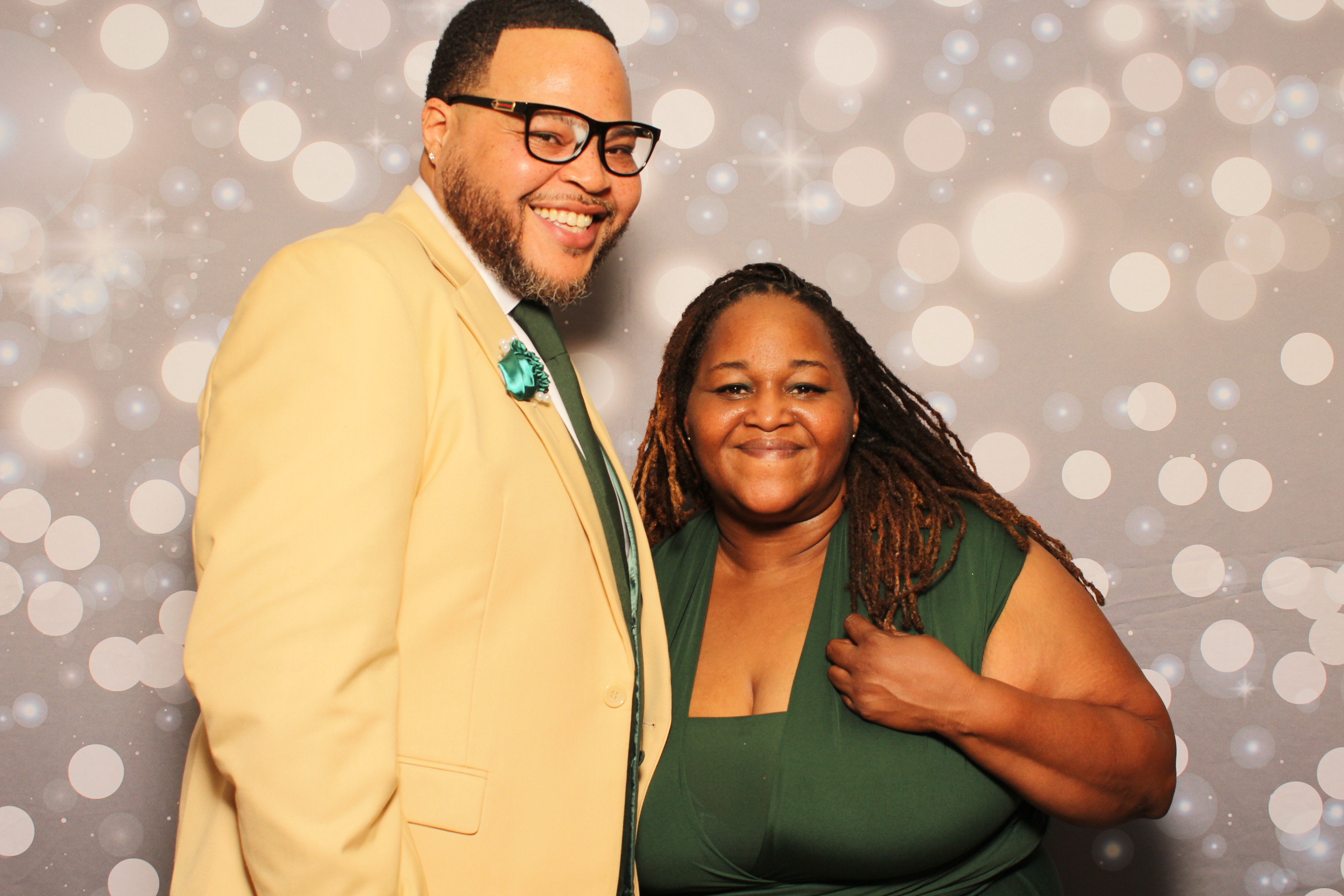 Dion & Beth 10 Year Anniversary | View more photos from the event at gallery.photoboothcincy.com/u/PhotoBoothCincy/Dion-Beth-10-Year-Anniversary