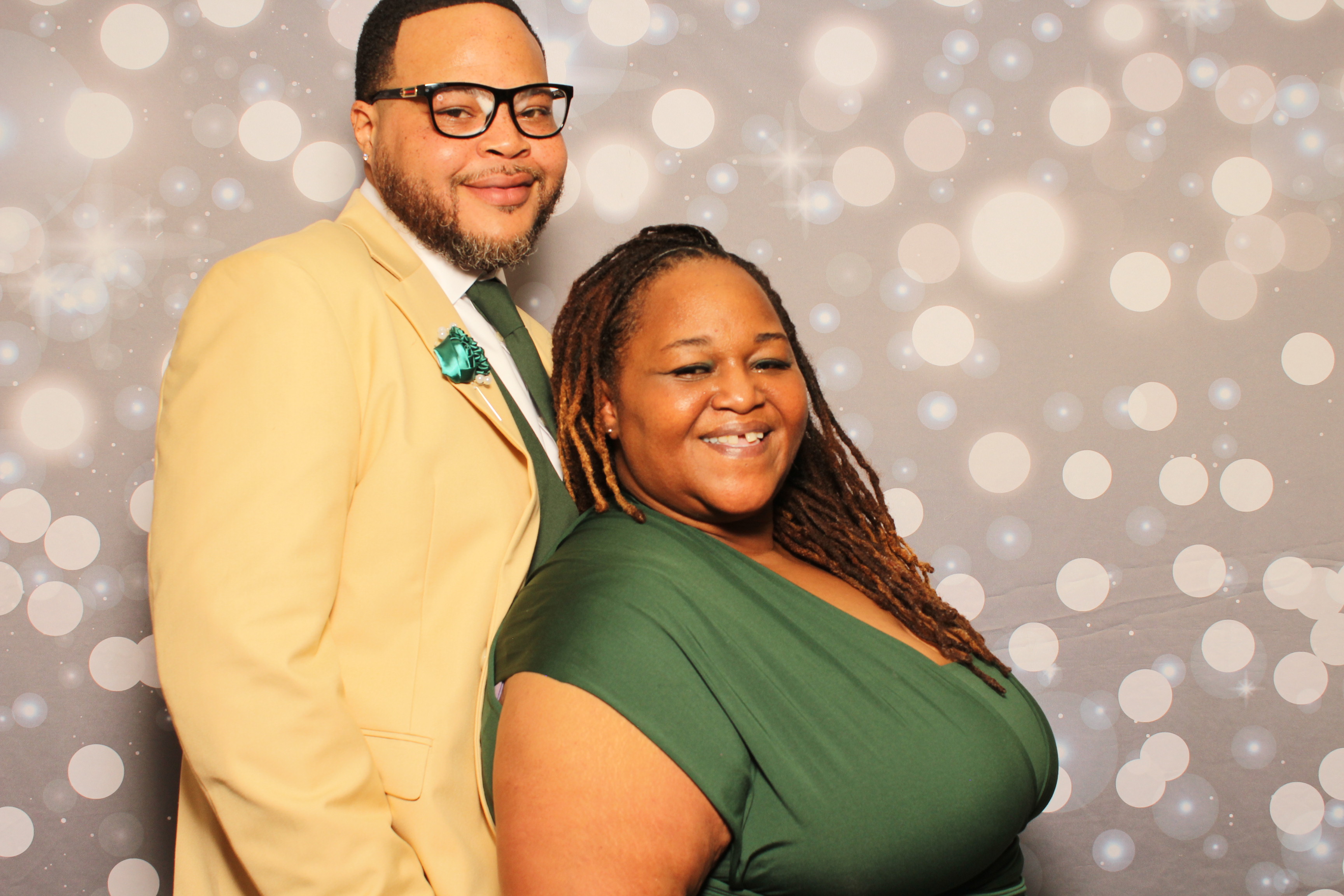 Dion & Beth 10 Year Anniversary | View more photos from the event at gallery.photoboothcincy.com/u/PhotoBoothCincy/Dion-Beth-10-Year-Anniversary