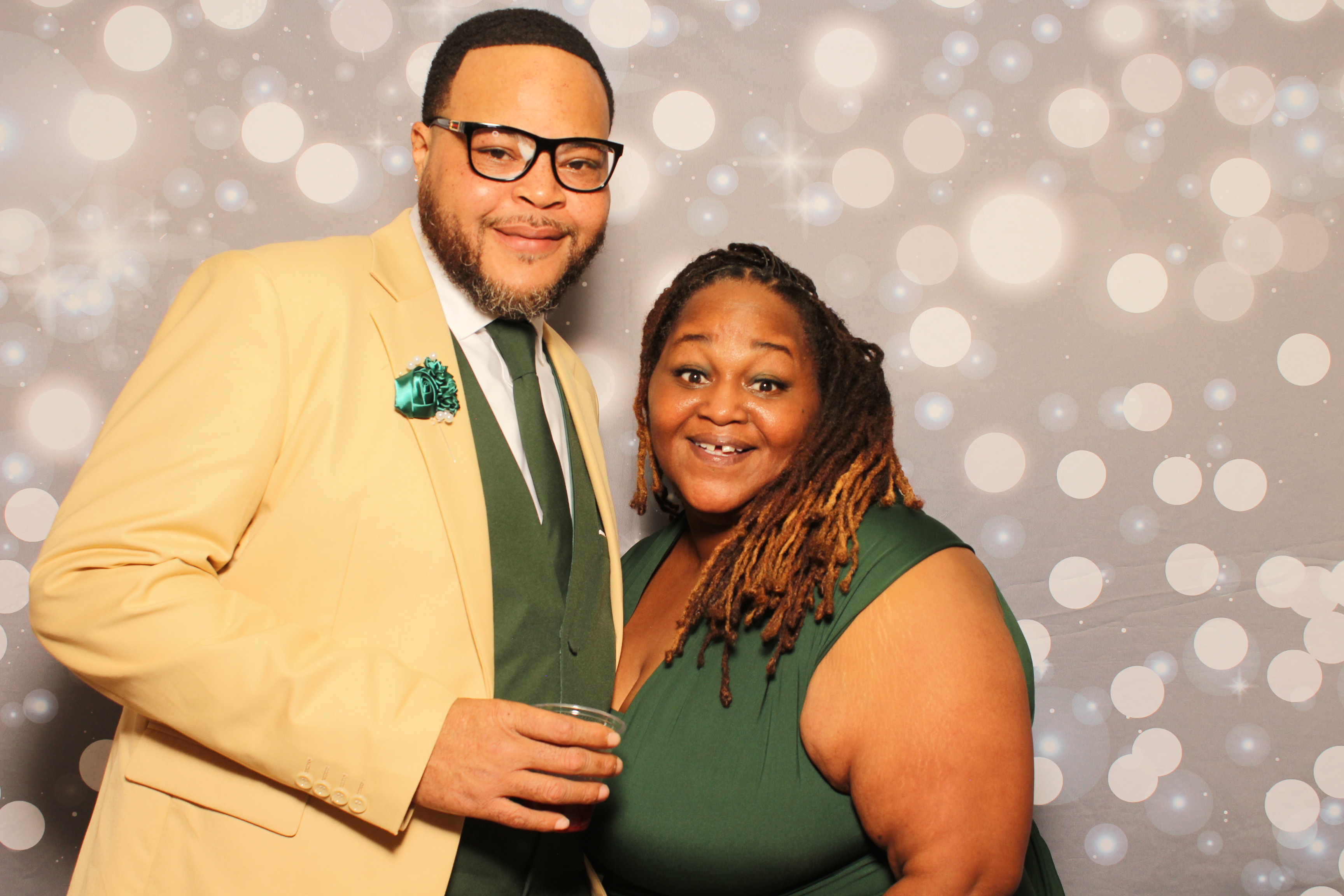 Dion & Beth 10 Year Anniversary | View more photos from the event at gallery.photoboothcincy.com/u/PhotoBoothCincy/Dion-Beth-10-Year-Anniversary