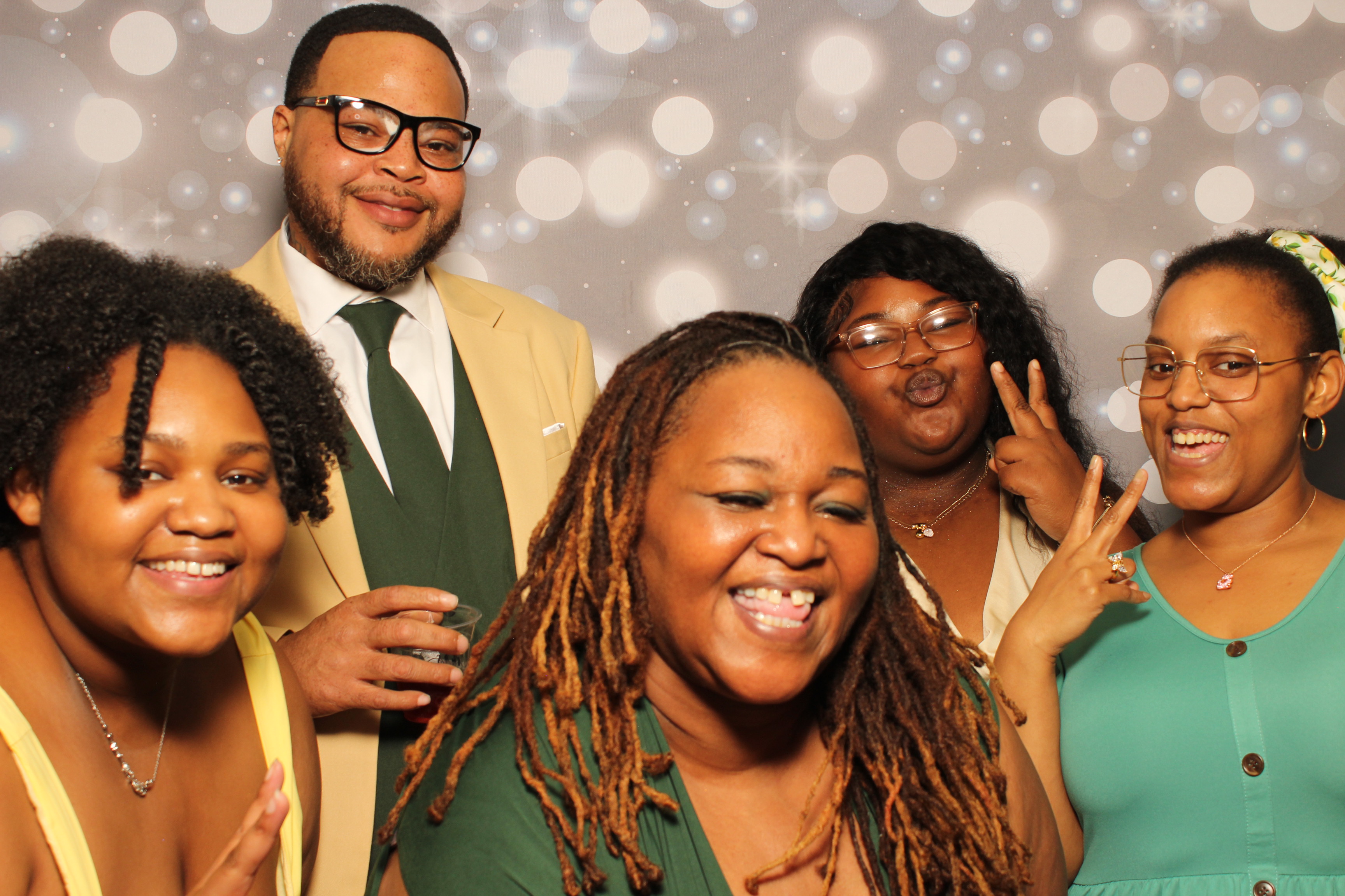 Dion & Beth 10 Year Anniversary | View more photos from the event at gallery.photoboothcincy.com/u/PhotoBoothCincy/Dion-Beth-10-Year-Anniversary