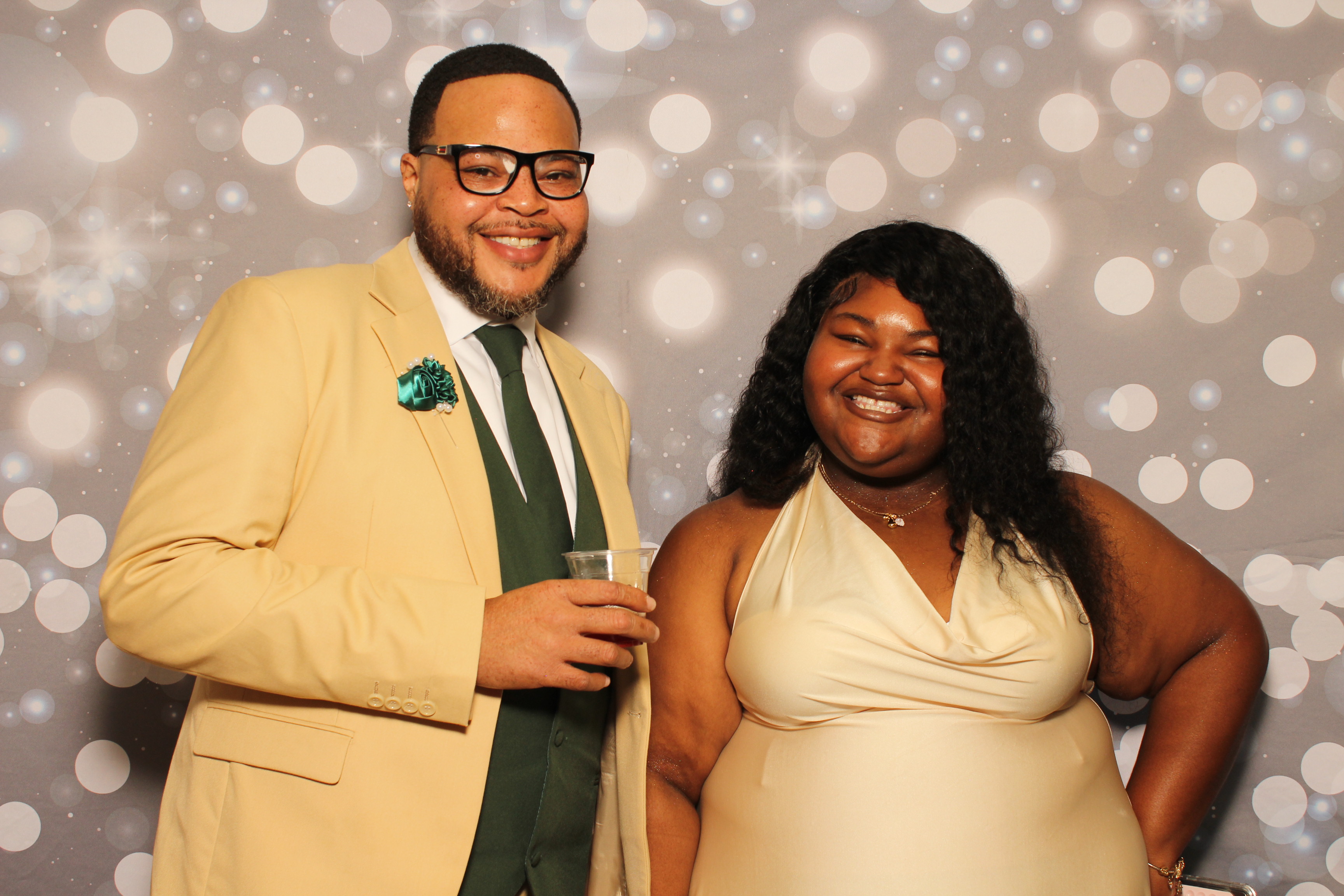 Dion & Beth 10 Year Anniversary | View more photos from the event at gallery.photoboothcincy.com/u/PhotoBoothCincy/Dion-Beth-10-Year-Anniversary