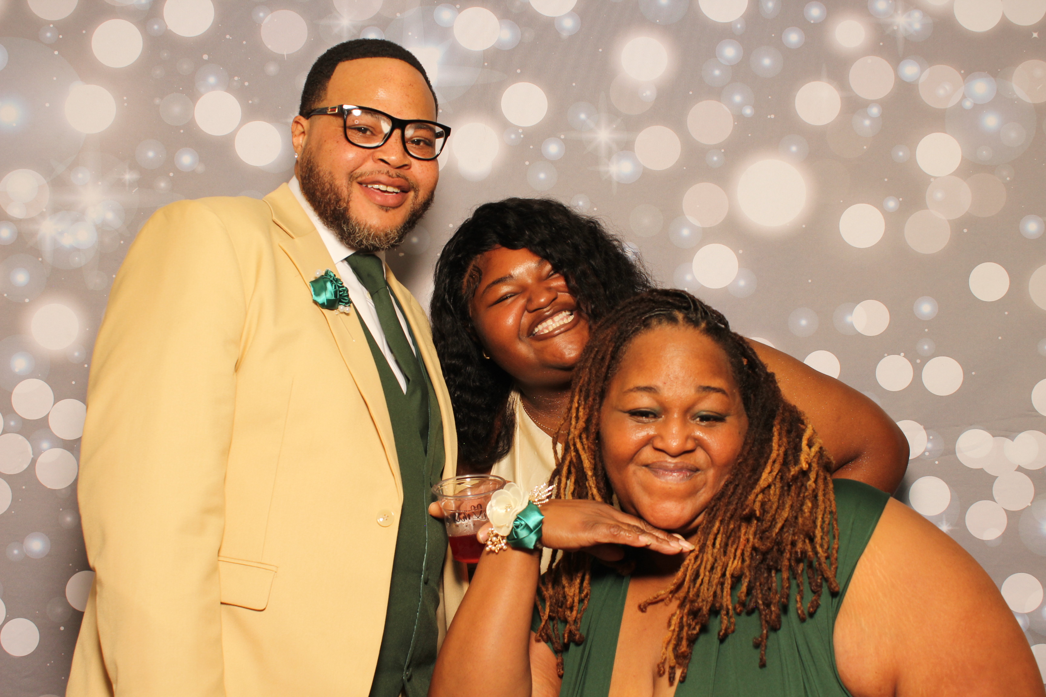 Dion & Beth 10 Year Anniversary | View more photos from the event at gallery.photoboothcincy.com/u/PhotoBoothCincy/Dion-Beth-10-Year-Anniversary