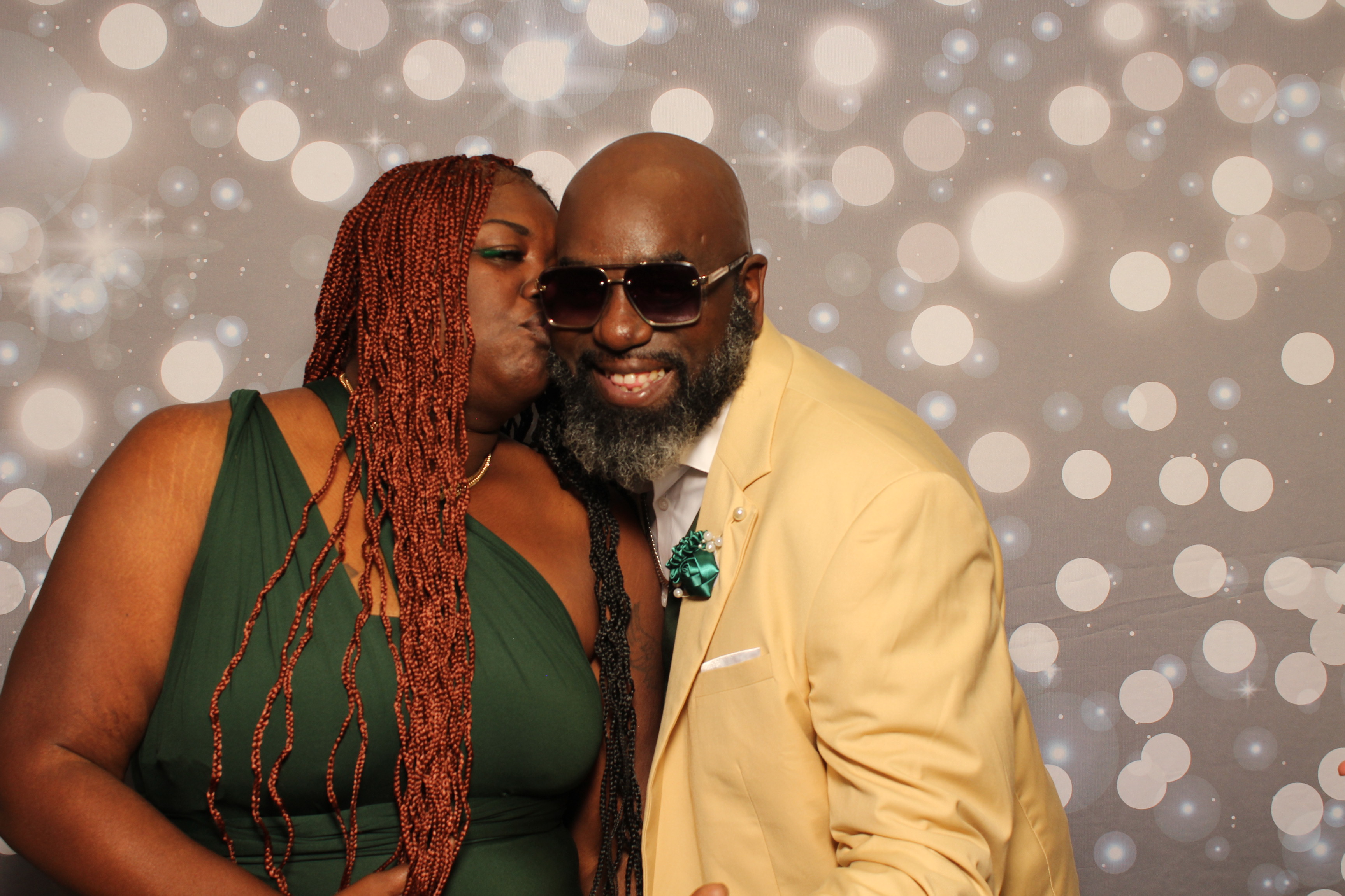 Dion & Beth 10 Year Anniversary | View more photos from the event at gallery.photoboothcincy.com/u/PhotoBoothCincy/Dion-Beth-10-Year-Anniversary