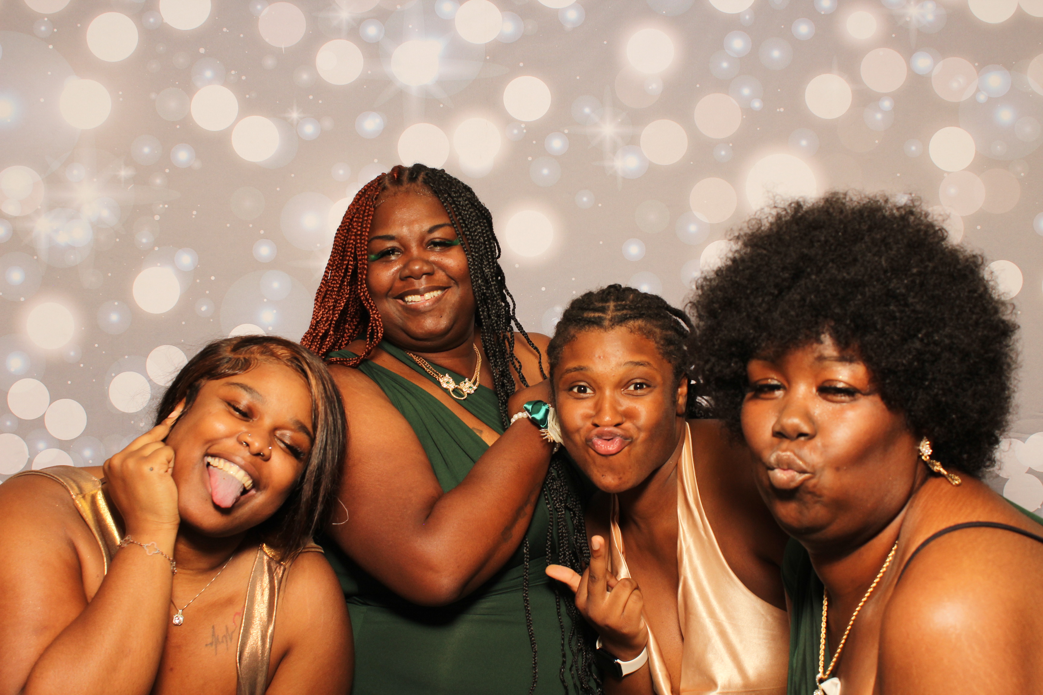 Dion & Beth 10 Year Anniversary | View more photos from the event at gallery.photoboothcincy.com/u/PhotoBoothCincy/Dion-Beth-10-Year-Anniversary