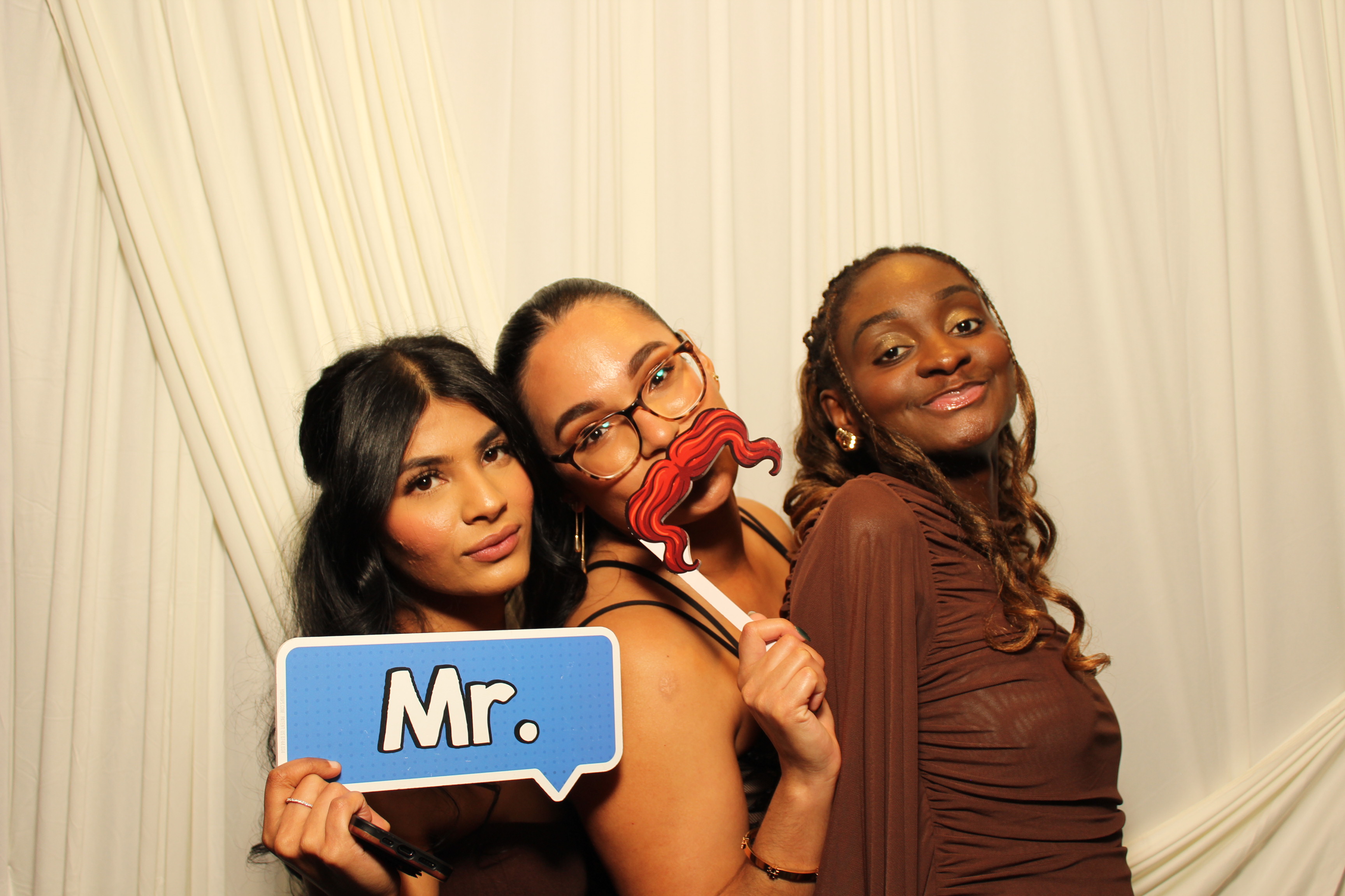 Divine Heritier | View more photos from the event at gallery.photoboothcincy.com/u/PhotoBoothCincy/Divine-Heritier
