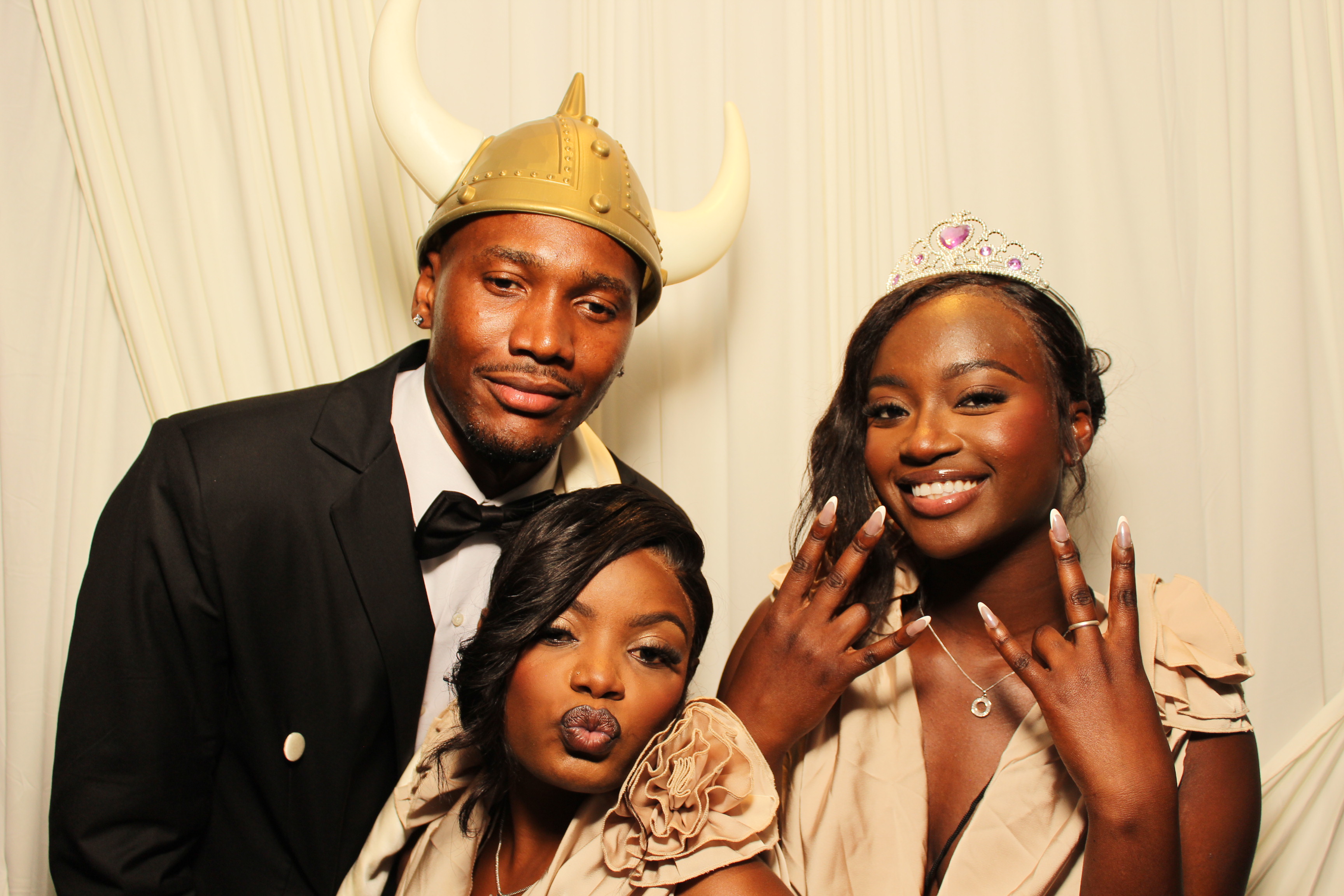 Divine Heritier | View more photos from the event at gallery.photoboothcincy.com/u/PhotoBoothCincy/Divine-Heritier