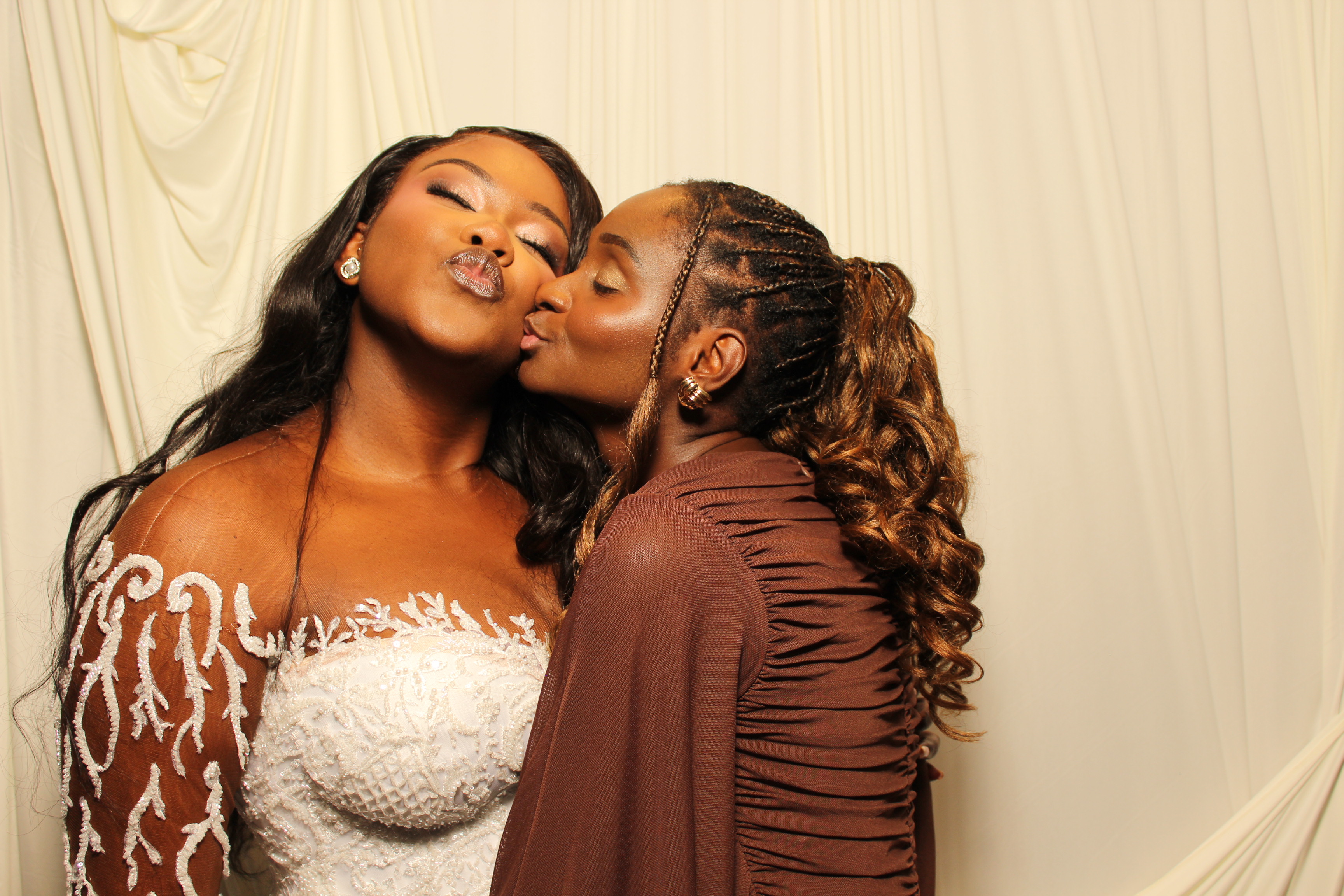 Divine Heritier | View more photos from the event at gallery.photoboothcincy.com/u/PhotoBoothCincy/Divine-Heritier