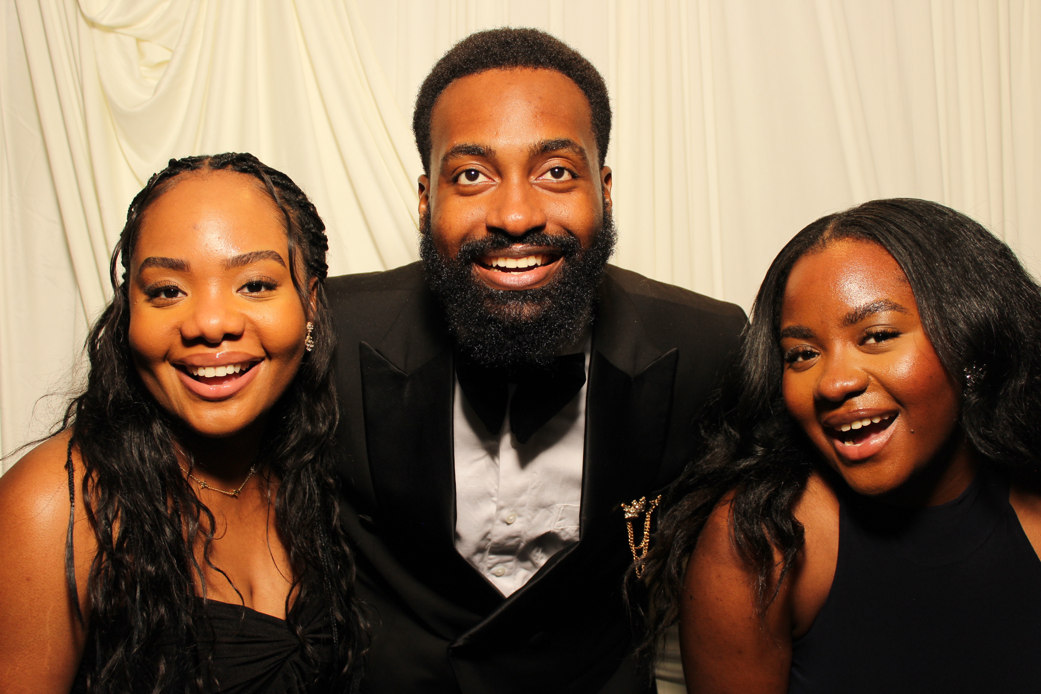 Divine Heritier | View more photos from the event at gallery.photoboothcincy.com/u/PhotoBoothCincy/Divine-Heritier