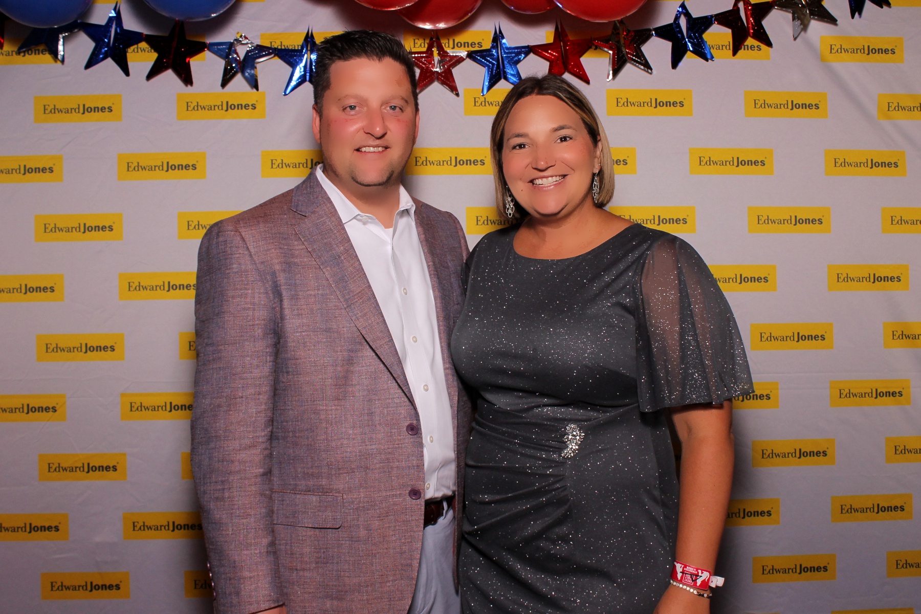 Edward Jones A Night of Distinction | View more photos from the event at gallery.photoboothcincy.com/u/PhotoBoothCincy/Edward-Jones-A-Night-of-Distinction