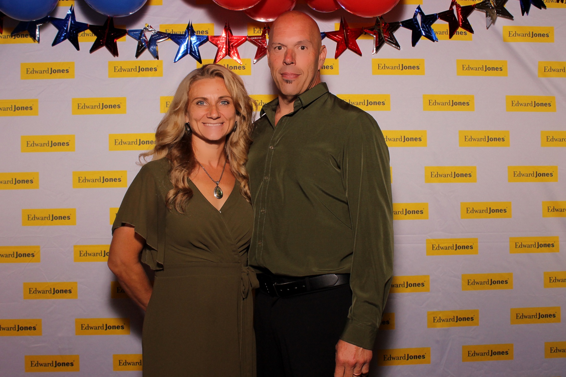 Edward Jones A Night of Distinction | View more photos from the event at gallery.photoboothcincy.com/u/PhotoBoothCincy/Edward-Jones-A-Night-of-Distinction