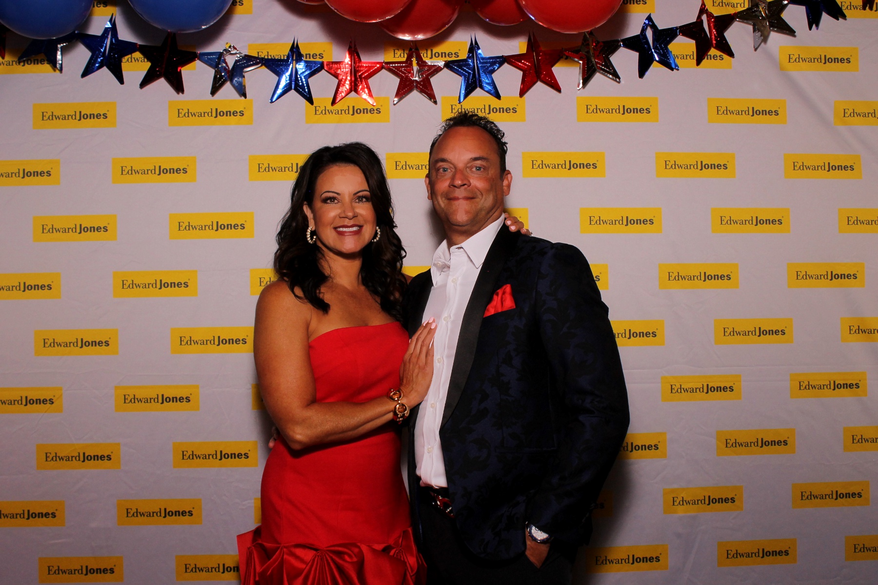 Edward Jones A Night of Distinction | View more photos from the event at gallery.photoboothcincy.com/u/PhotoBoothCincy/Edward-Jones-A-Night-of-Distinction