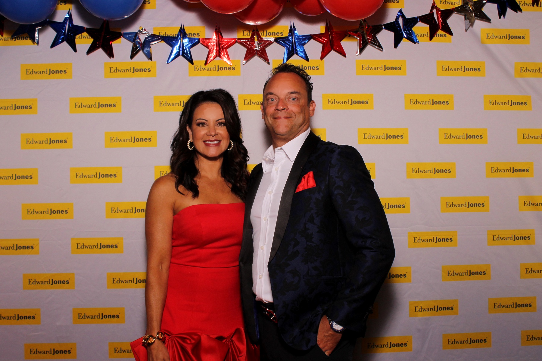 Edward Jones A Night of Distinction | View more photos from the event at gallery.photoboothcincy.com/u/PhotoBoothCincy/Edward-Jones-A-Night-of-Distinction