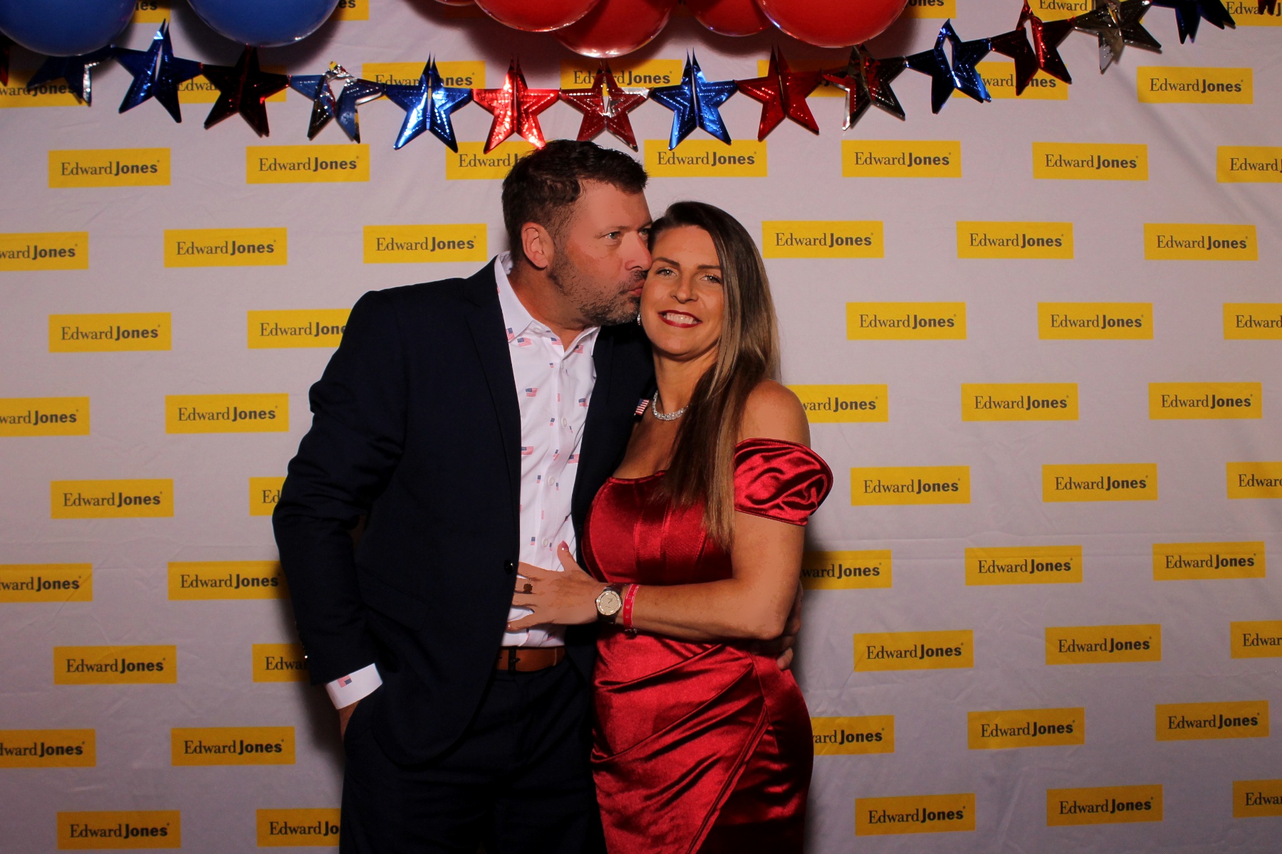 Edward Jones A Night of Distinction | View more photos from the event at gallery.photoboothcincy.com/u/PhotoBoothCincy/Edward-Jones-A-Night-of-Distinction