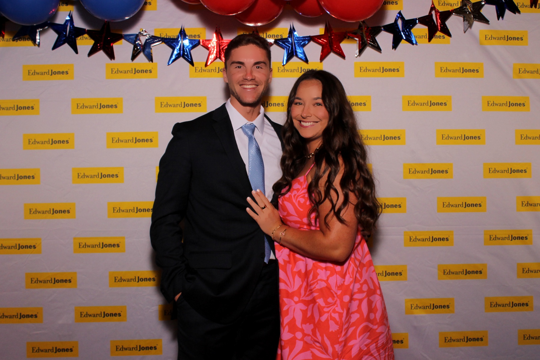Edward Jones A Night of Distinction | View more photos from the event at gallery.photoboothcincy.com/u/PhotoBoothCincy/Edward-Jones-A-Night-of-Distinction