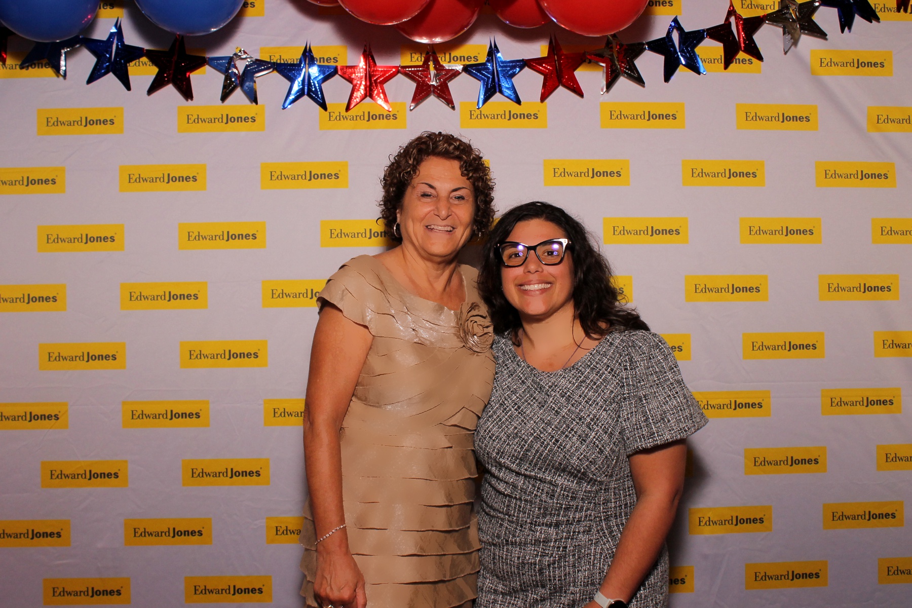 Edward Jones A Night of Distinction | View more photos from the event at gallery.photoboothcincy.com/u/PhotoBoothCincy/Edward-Jones-A-Night-of-Distinction