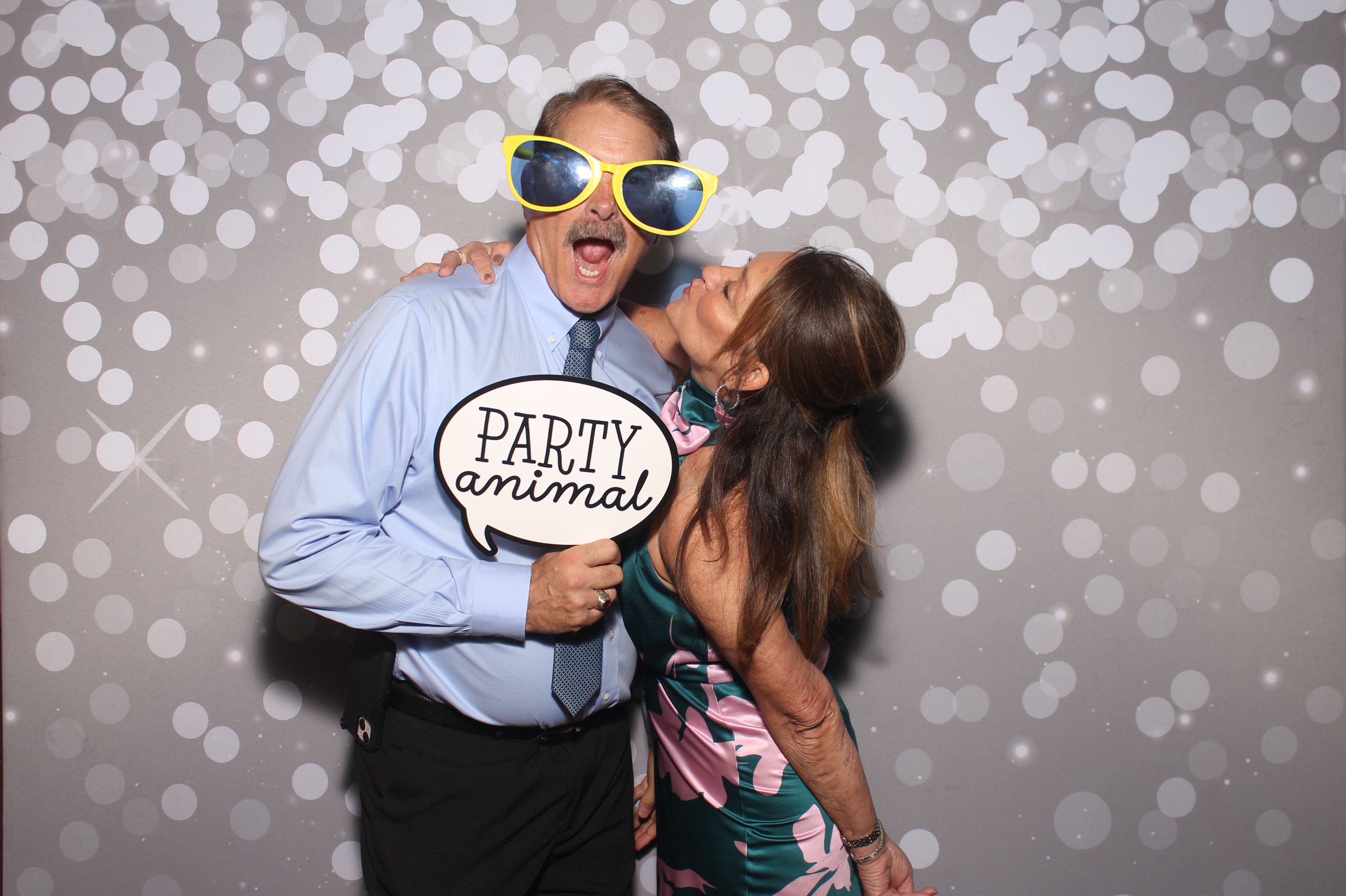 Elaina & Reid | View more photos from the event at gallery.photoboothcincy.com/u/PhotoBoothCincy/Elaina-Reid