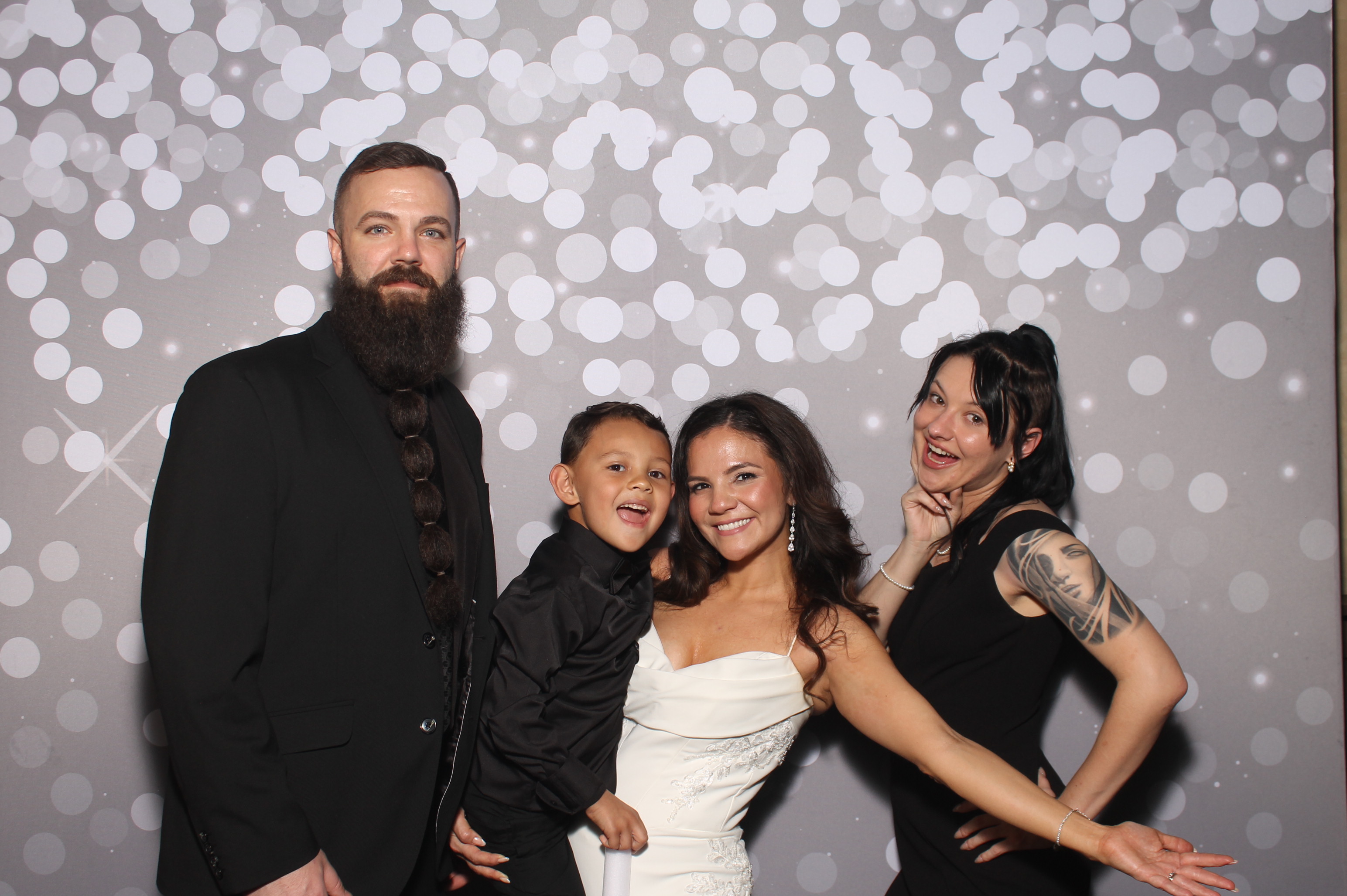 Elaina & Reid | View more photos from the event at gallery.photoboothcincy.com/u/PhotoBoothCincy/Elaina-Reid