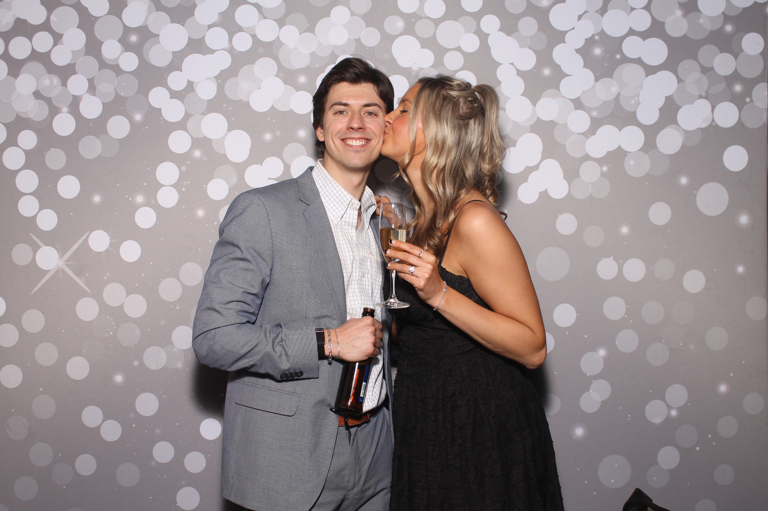 Elaina & Reid | View more photos from the event at gallery.photoboothcincy.com/u/PhotoBoothCincy/Elaina-Reid