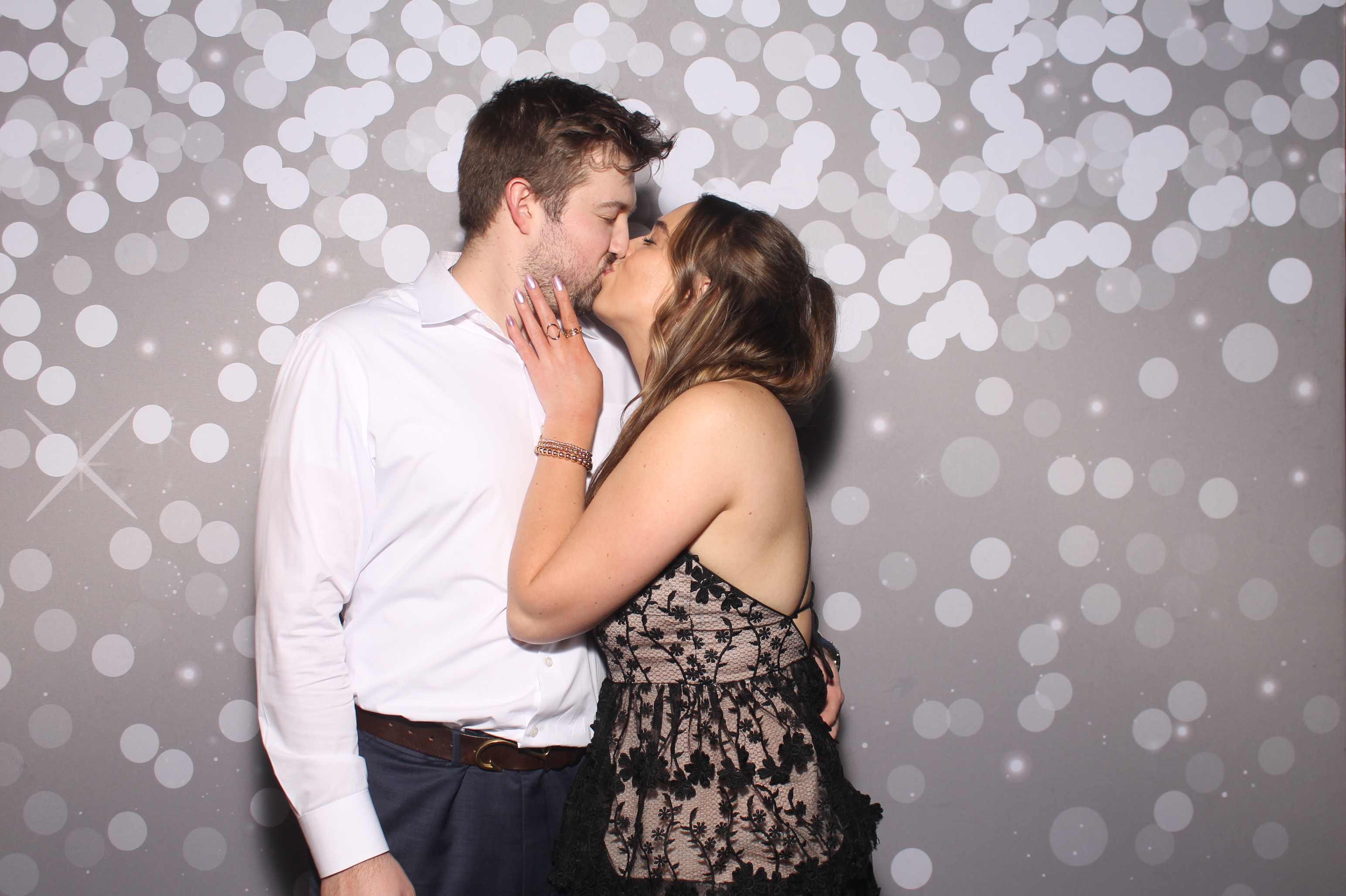Elaina & Reid | View more photos from the event at gallery.photoboothcincy.com/u/PhotoBoothCincy/Elaina-Reid