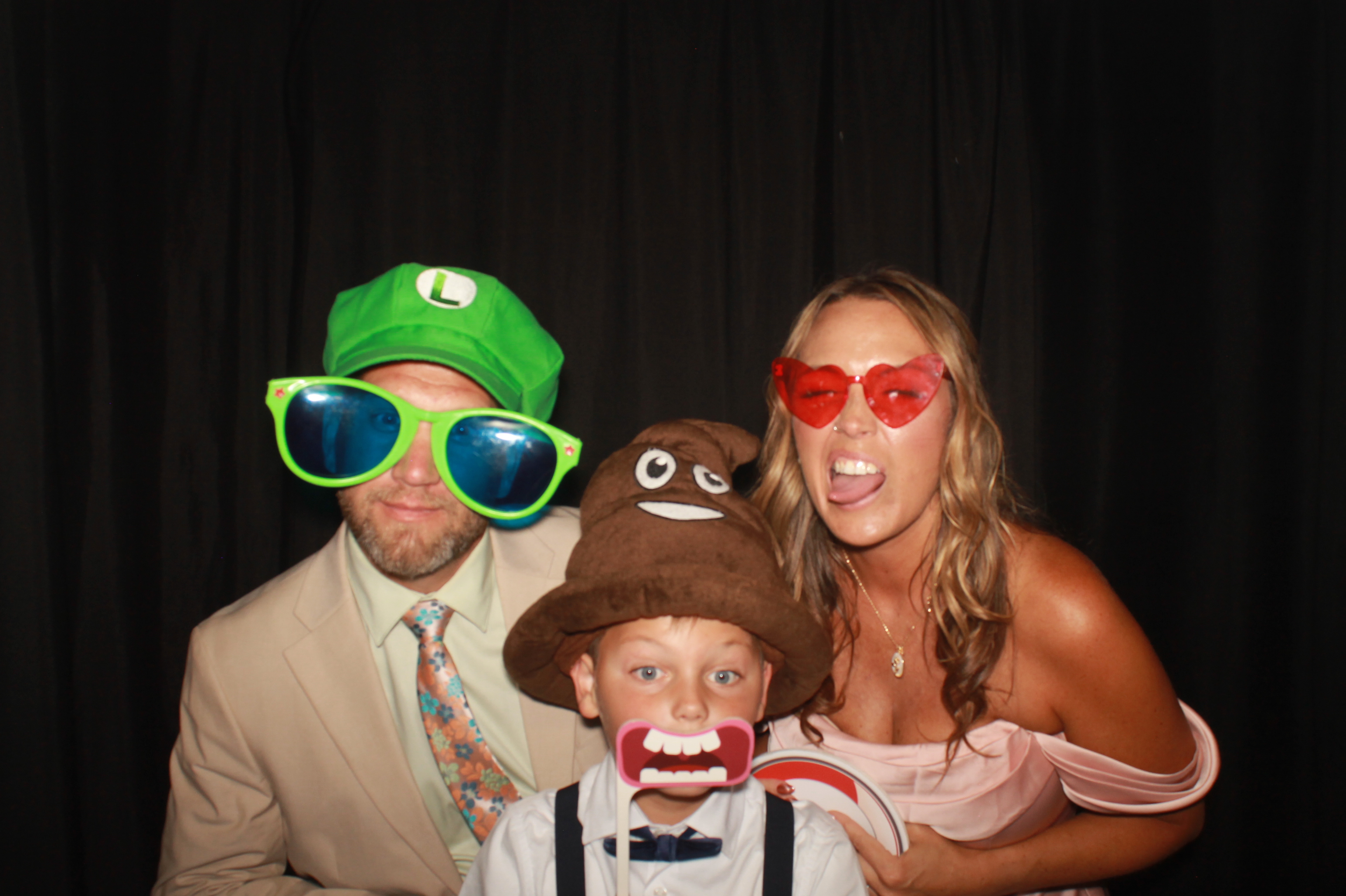 Elizabeth & Seth | View more photos from the event at gallery.photoboothcincy.com/u/PhotoBoothCincy/Elizabeth-Seth