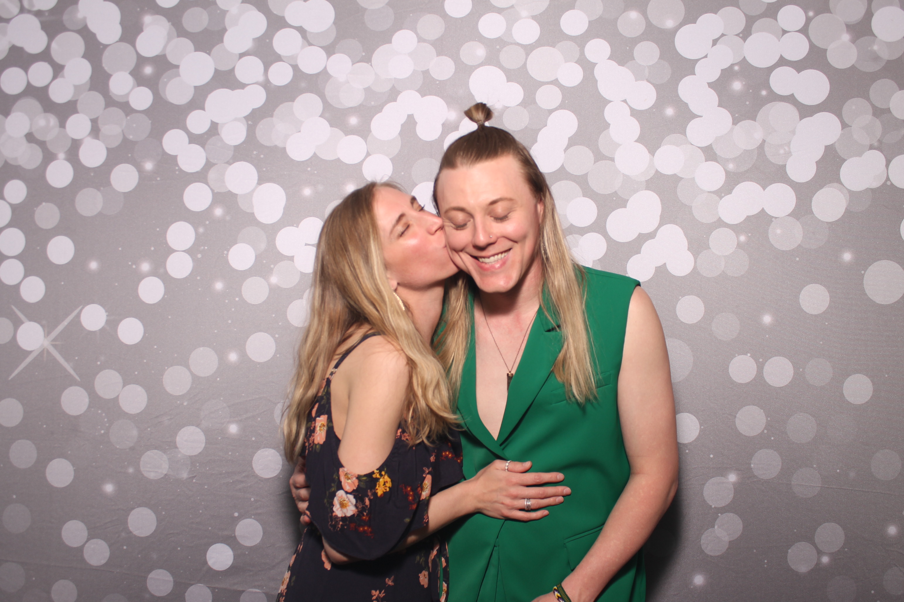 Emily & Logan Reception | View more photos from the event at gallery.photoboothcincy.com/u/PhotoBoothCincy/Emily-Logan-Reception