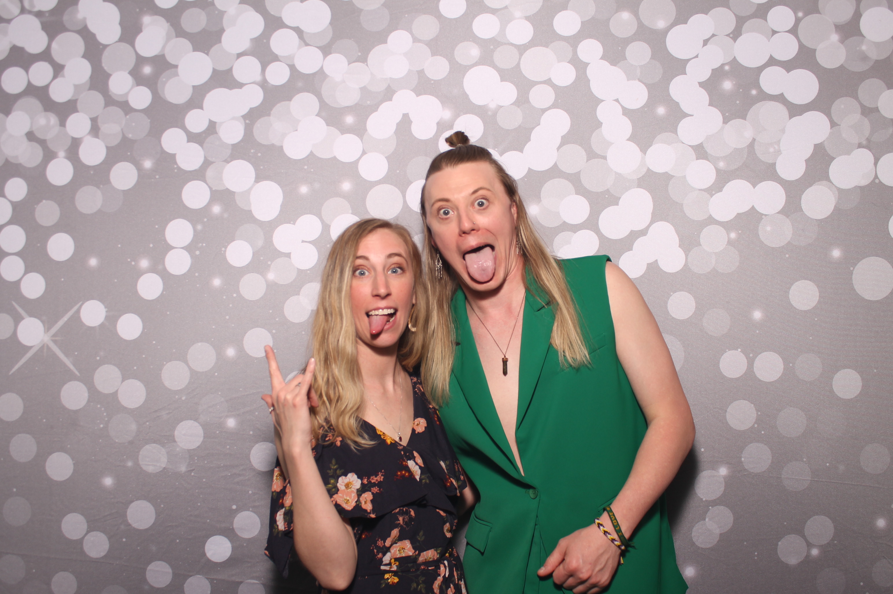 Emily & Logan Reception | View more photos from the event at gallery.photoboothcincy.com/u/PhotoBoothCincy/Emily-Logan-Reception