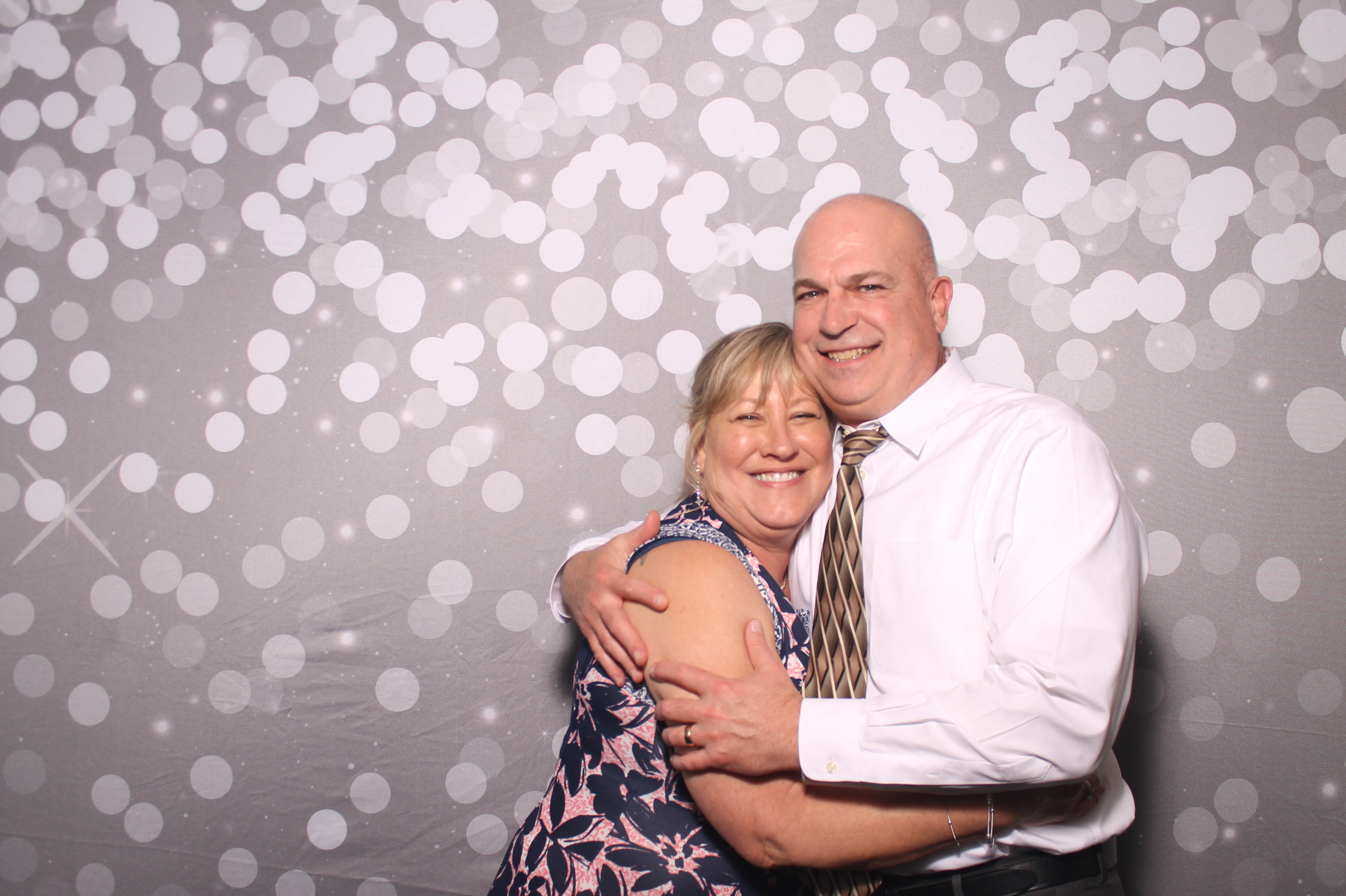 Emily & Logan Reception | View more photos from the event at gallery.photoboothcincy.com/u/PhotoBoothCincy/Emily-Logan-Reception