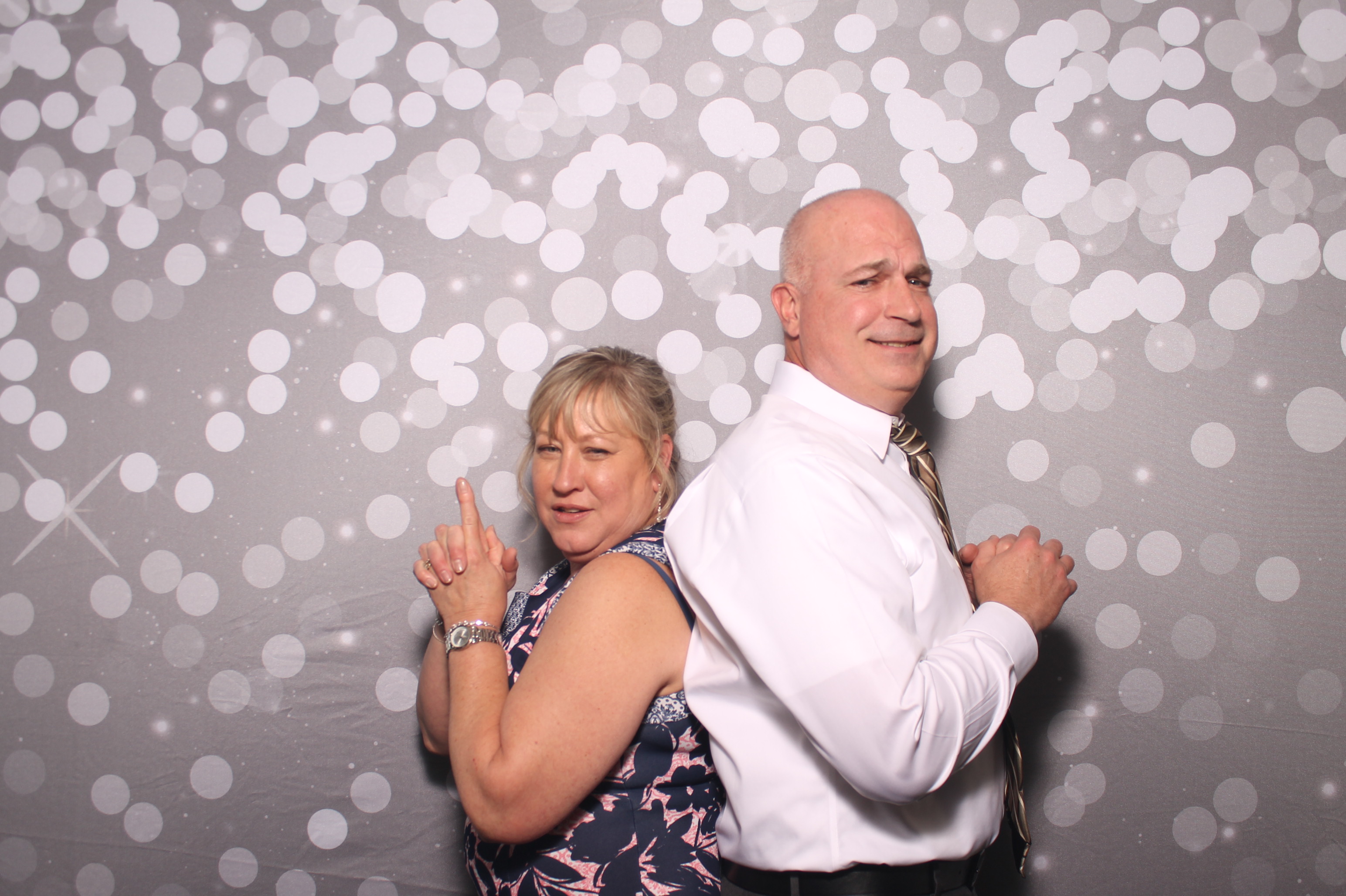 Emily & Logan Reception | View more photos from the event at gallery.photoboothcincy.com/u/PhotoBoothCincy/Emily-Logan-Reception