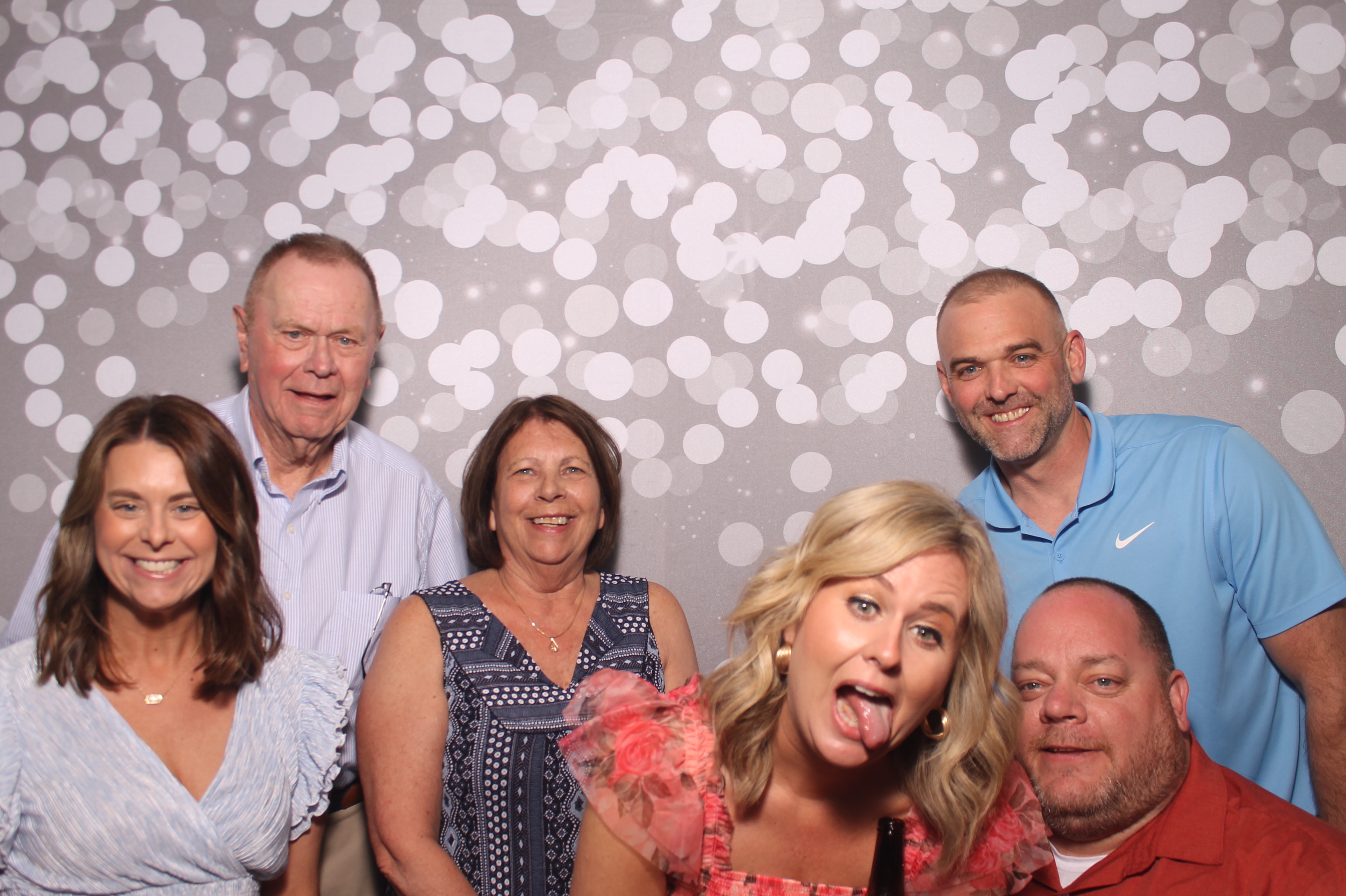 Emily & Logan Reception | View more photos from the event at gallery.photoboothcincy.com/u/PhotoBoothCincy/Emily-Logan-Reception