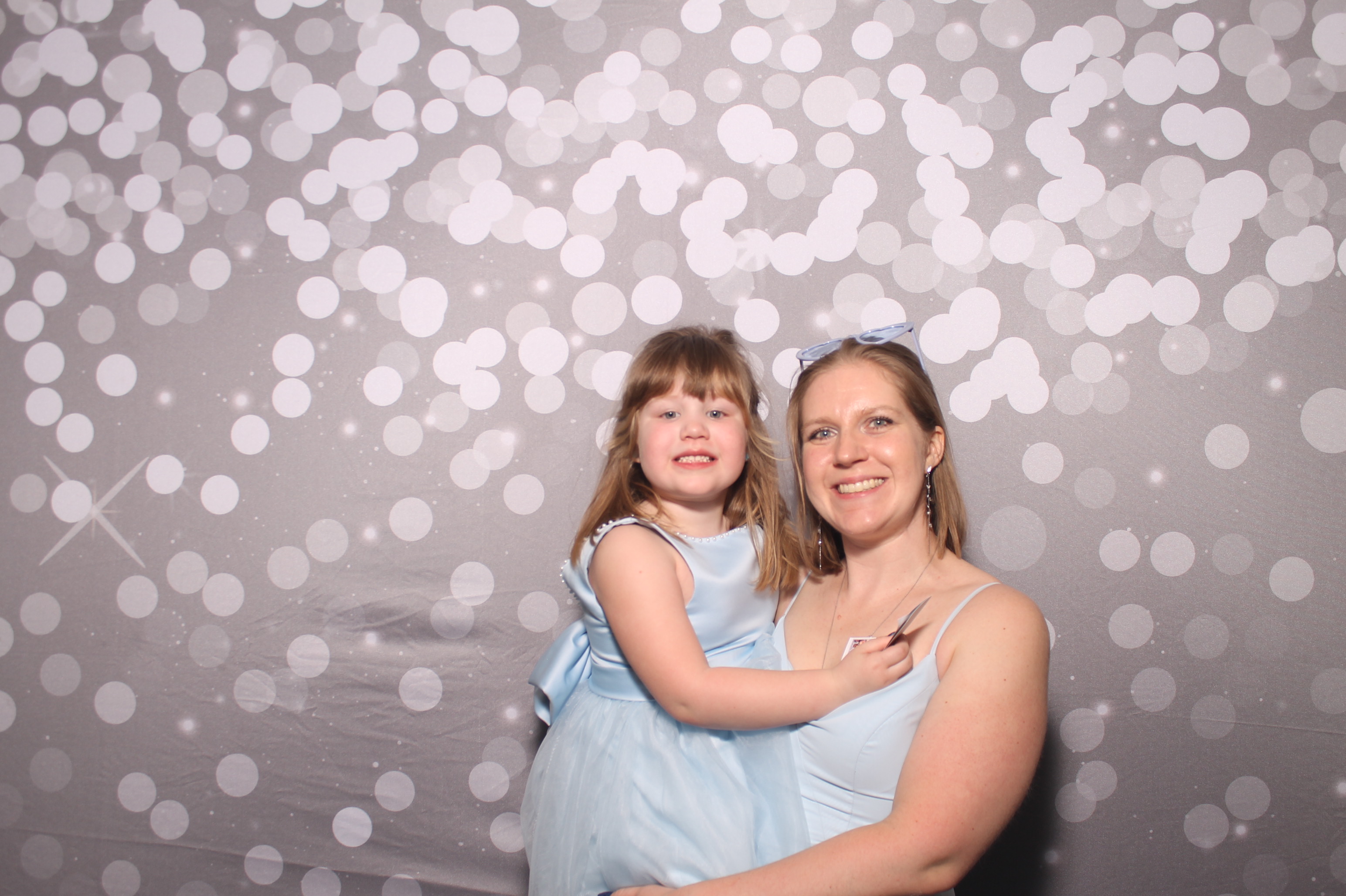 Emily & Logan Reception | View more photos from the event at gallery.photoboothcincy.com/u/PhotoBoothCincy/Emily-Logan-Reception