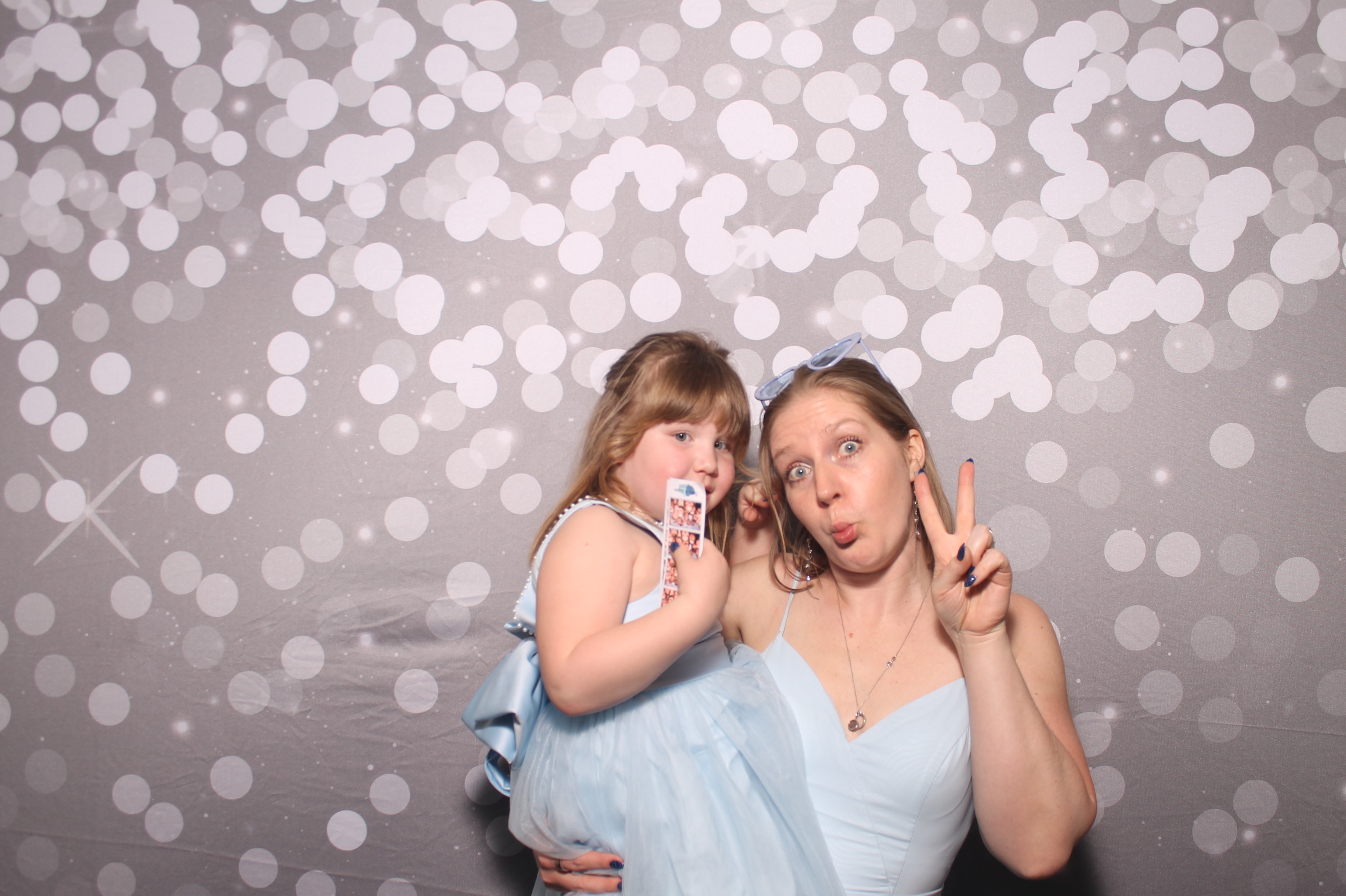 Emily & Logan Reception | View more photos from the event at gallery.photoboothcincy.com/u/PhotoBoothCincy/Emily-Logan-Reception