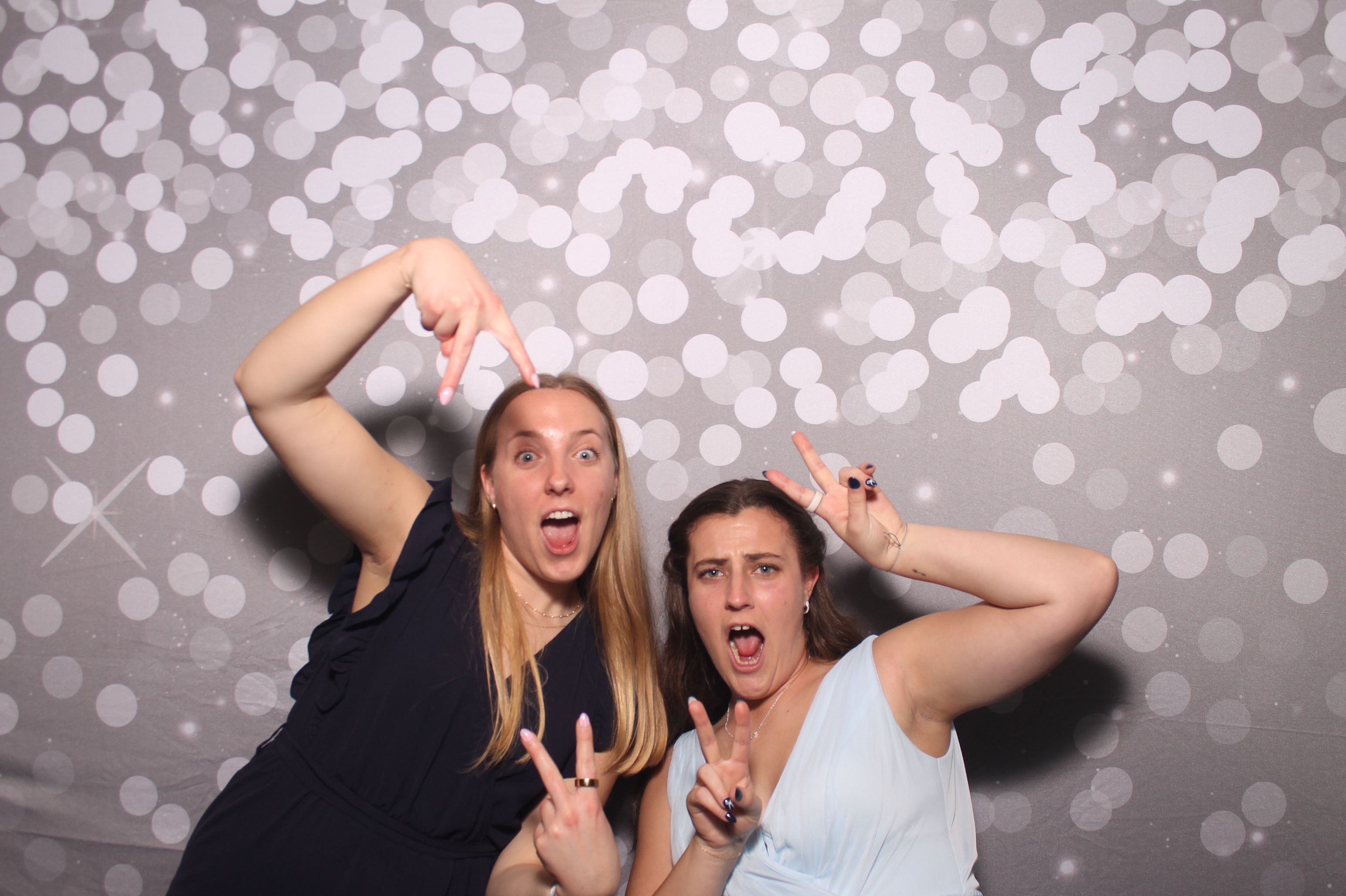 Emily & Logan Reception | View more photos from the event at gallery.photoboothcincy.com/u/PhotoBoothCincy/Emily-Logan-Reception