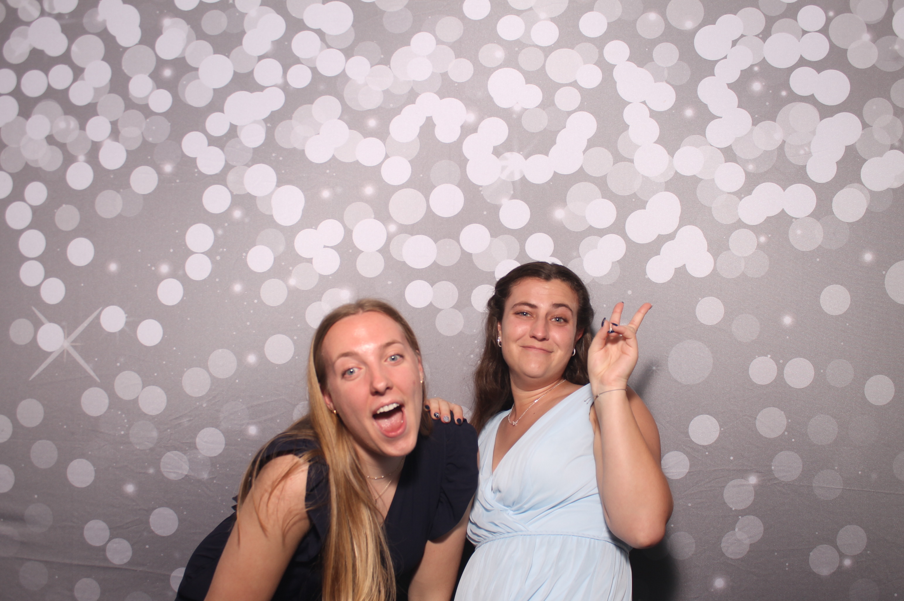 Emily & Logan Reception | View more photos from the event at gallery.photoboothcincy.com/u/PhotoBoothCincy/Emily-Logan-Reception