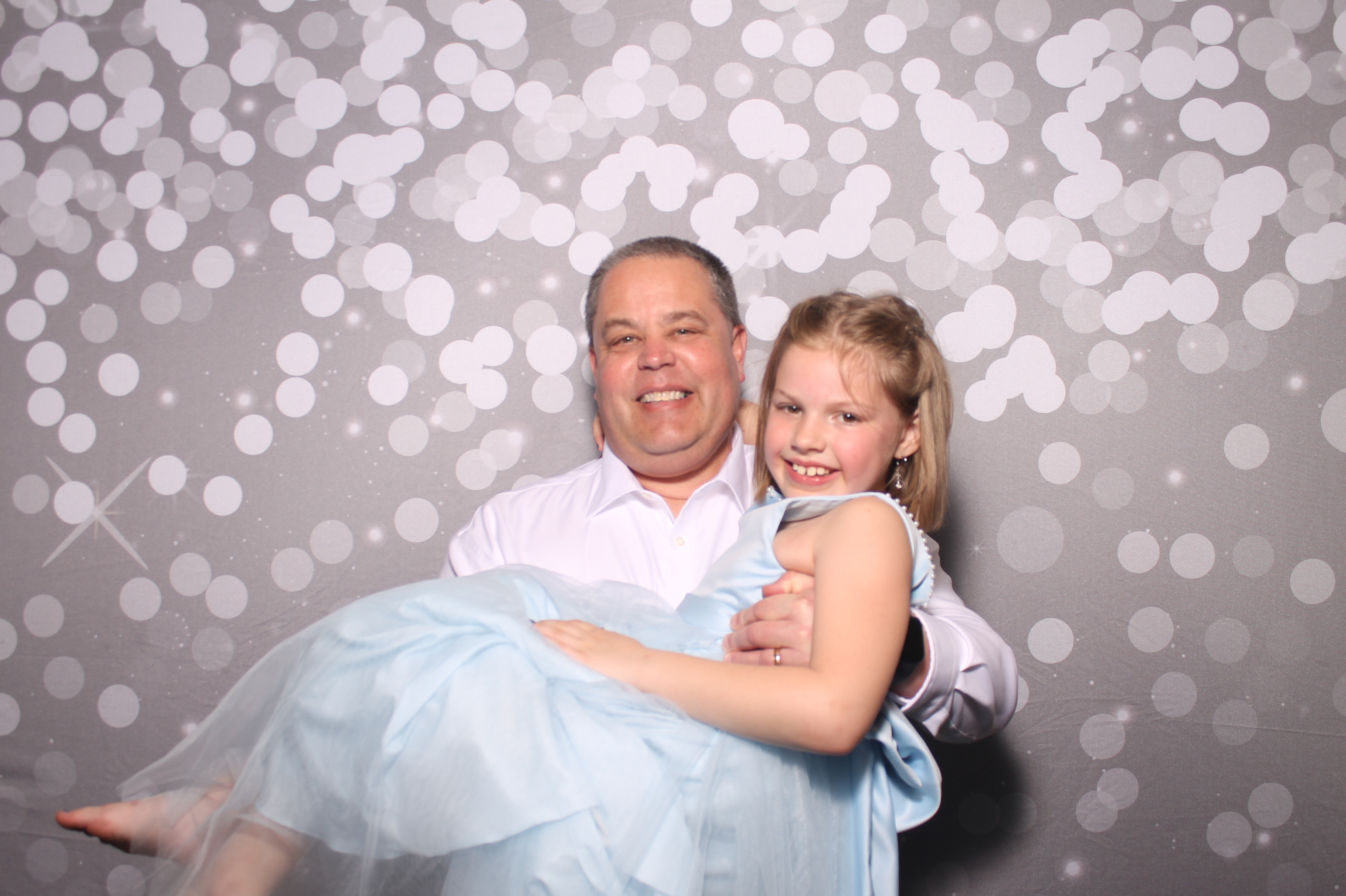Emily & Logan Reception | View more photos from the event at gallery.photoboothcincy.com/u/PhotoBoothCincy/Emily-Logan-Reception
