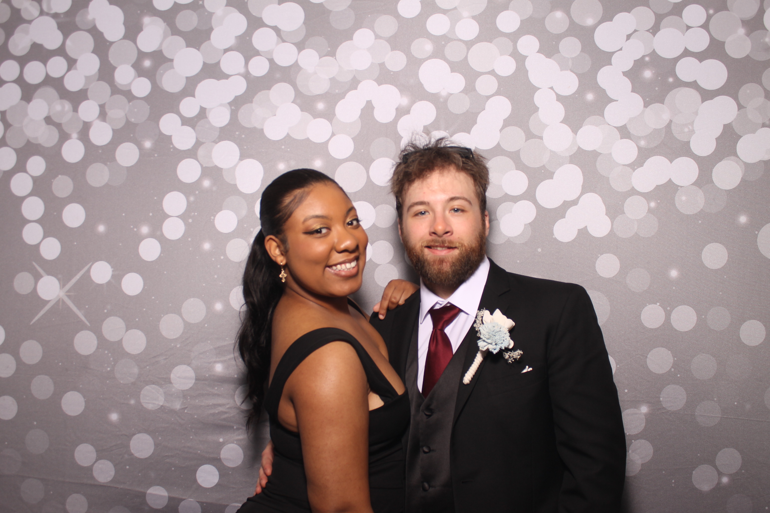 Emily & Logan Reception | View more photos from the event at gallery.photoboothcincy.com/u/PhotoBoothCincy/Emily-Logan-Reception