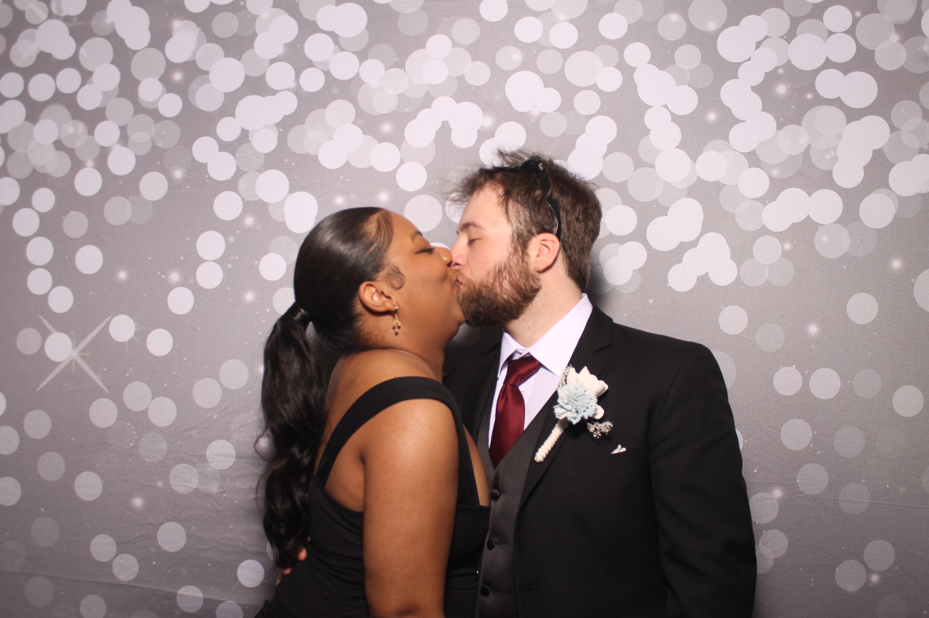 Emily & Logan Reception | View more photos from the event at gallery.photoboothcincy.com/u/PhotoBoothCincy/Emily-Logan-Reception