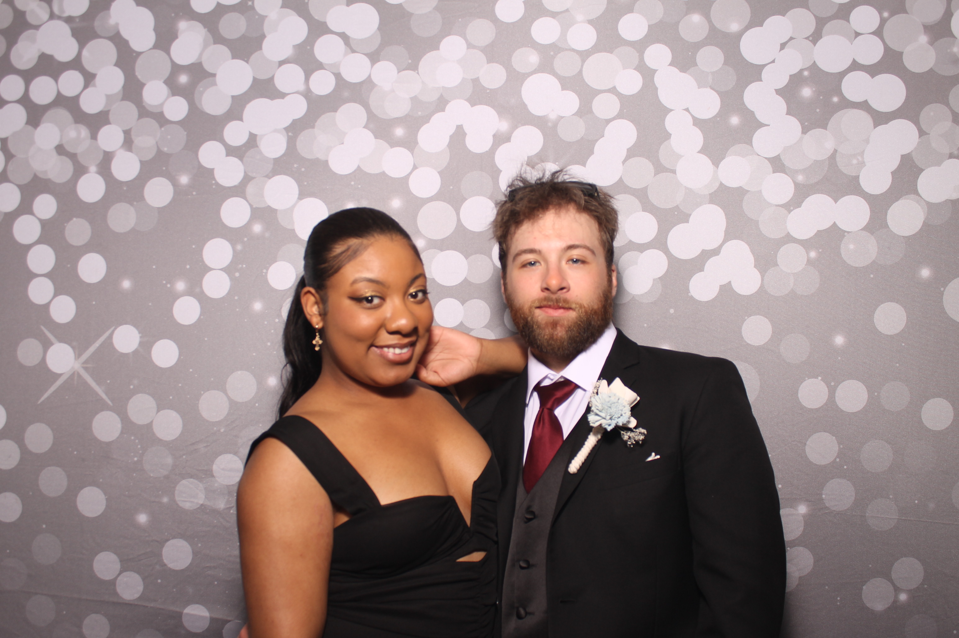 Emily & Logan Reception | View more photos from the event at gallery.photoboothcincy.com/u/PhotoBoothCincy/Emily-Logan-Reception
