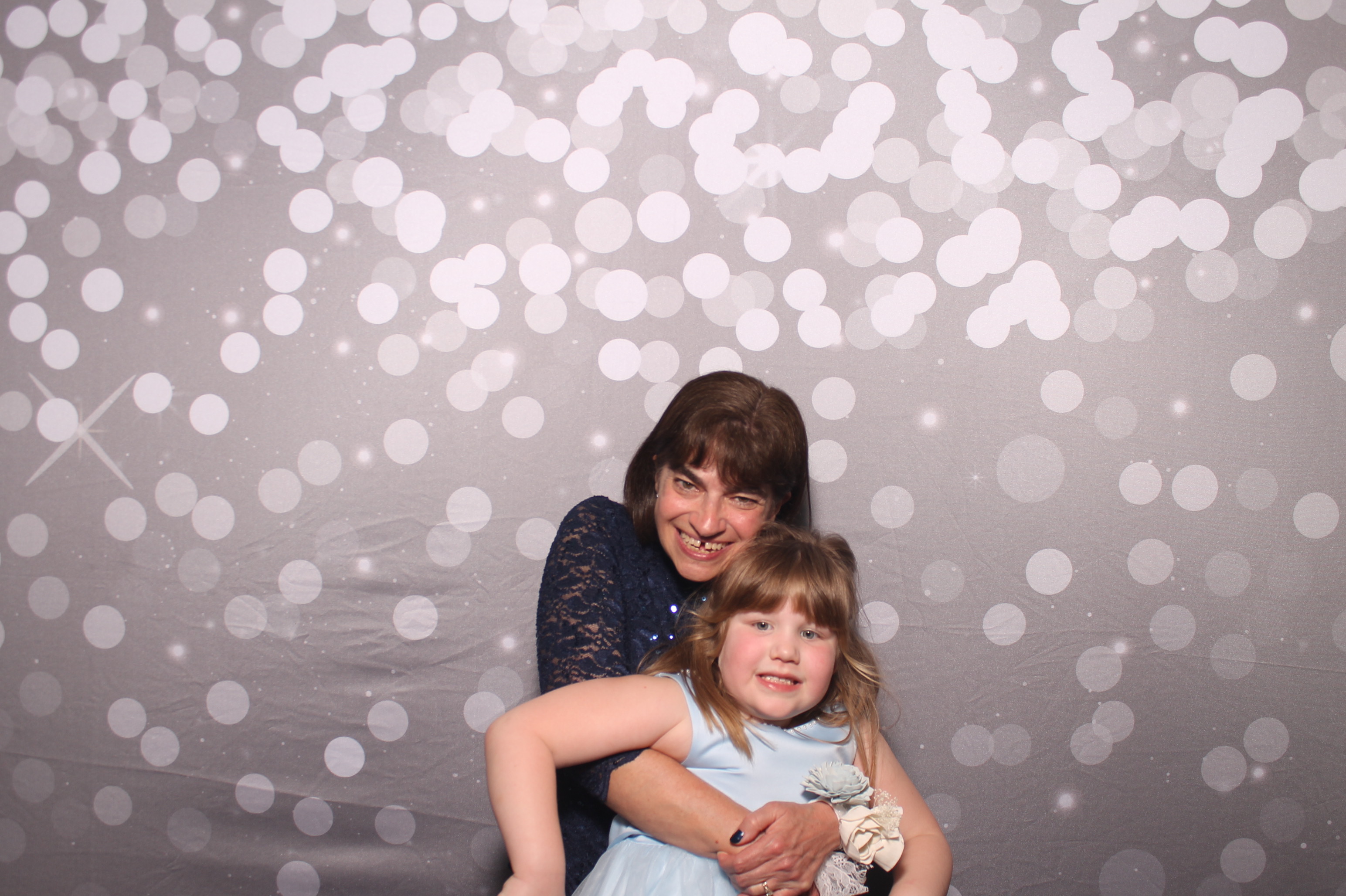 Emily & Logan Reception | View more photos from the event at gallery.photoboothcincy.com/u/PhotoBoothCincy/Emily-Logan-Reception