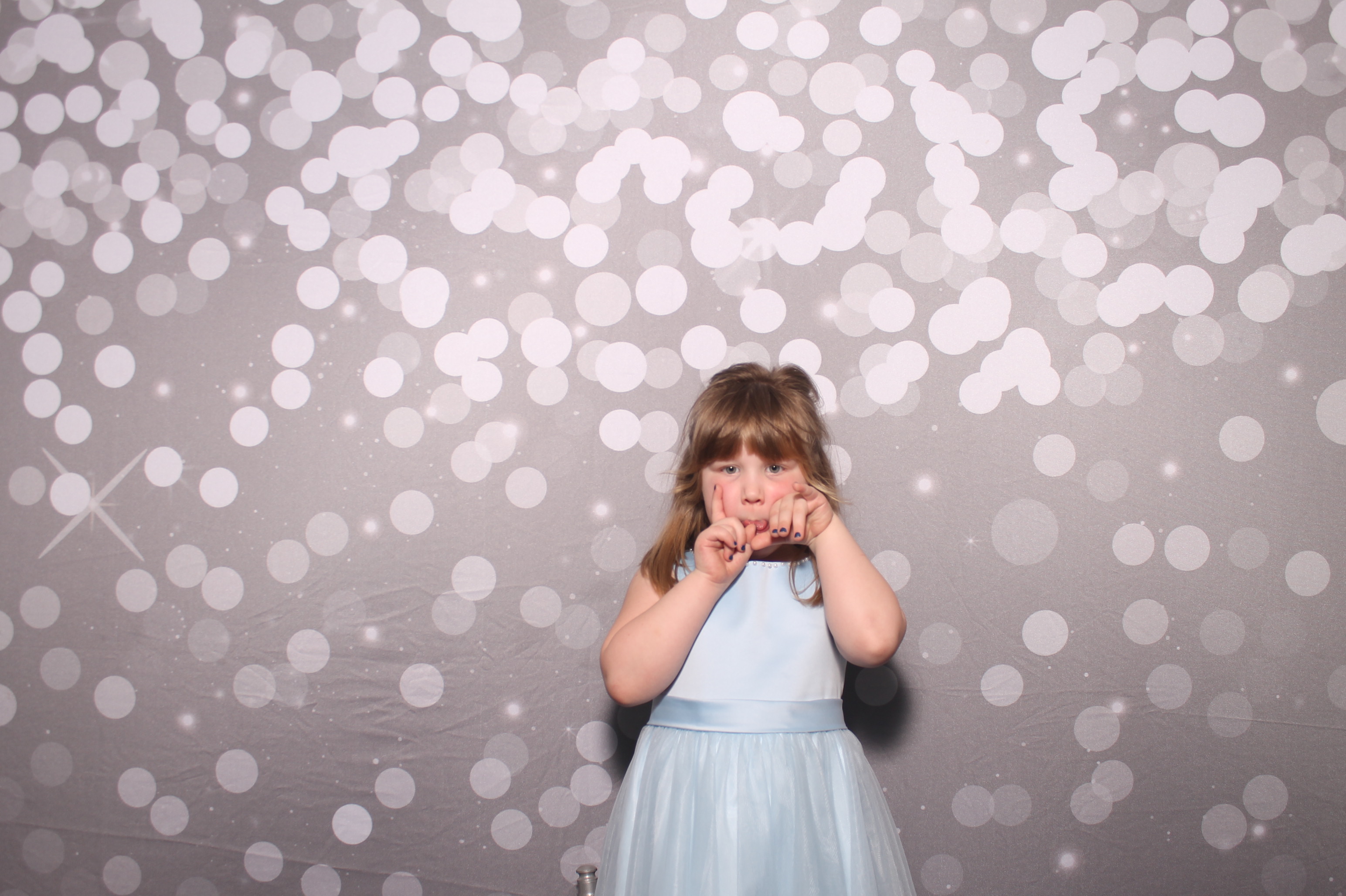 Emily & Logan Reception | View more photos from the event at gallery.photoboothcincy.com/u/PhotoBoothCincy/Emily-Logan-Reception