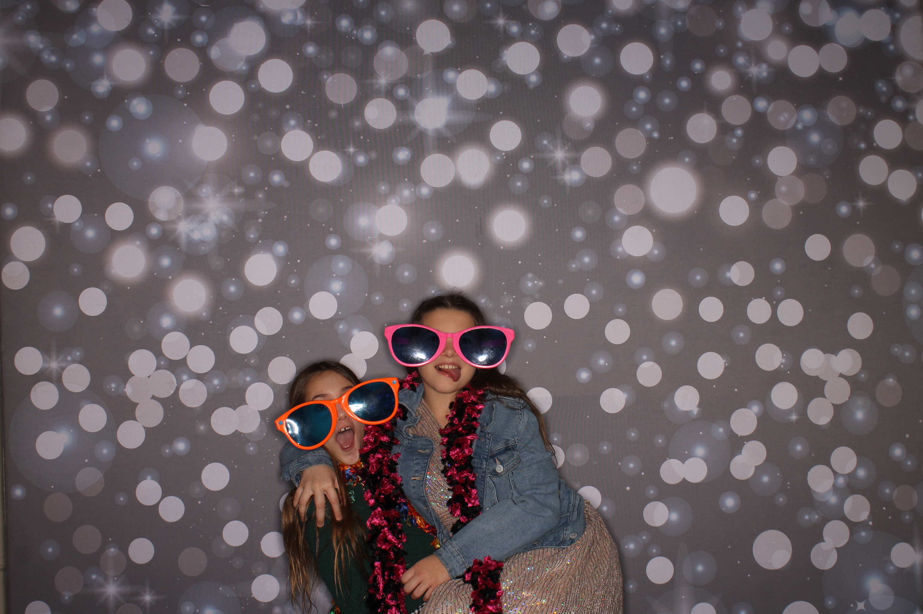 Emmie & Megan | View more photos from the event at gallery.photoboothcincy.com/u/PhotoBoothCincy/Emmie-Megan