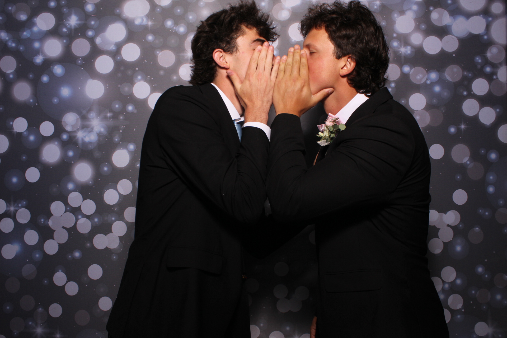 FHS Prom | View more photos from the event at gallery.photoboothcincy.com/u/PhotoBoothCincy/FHS-Prom