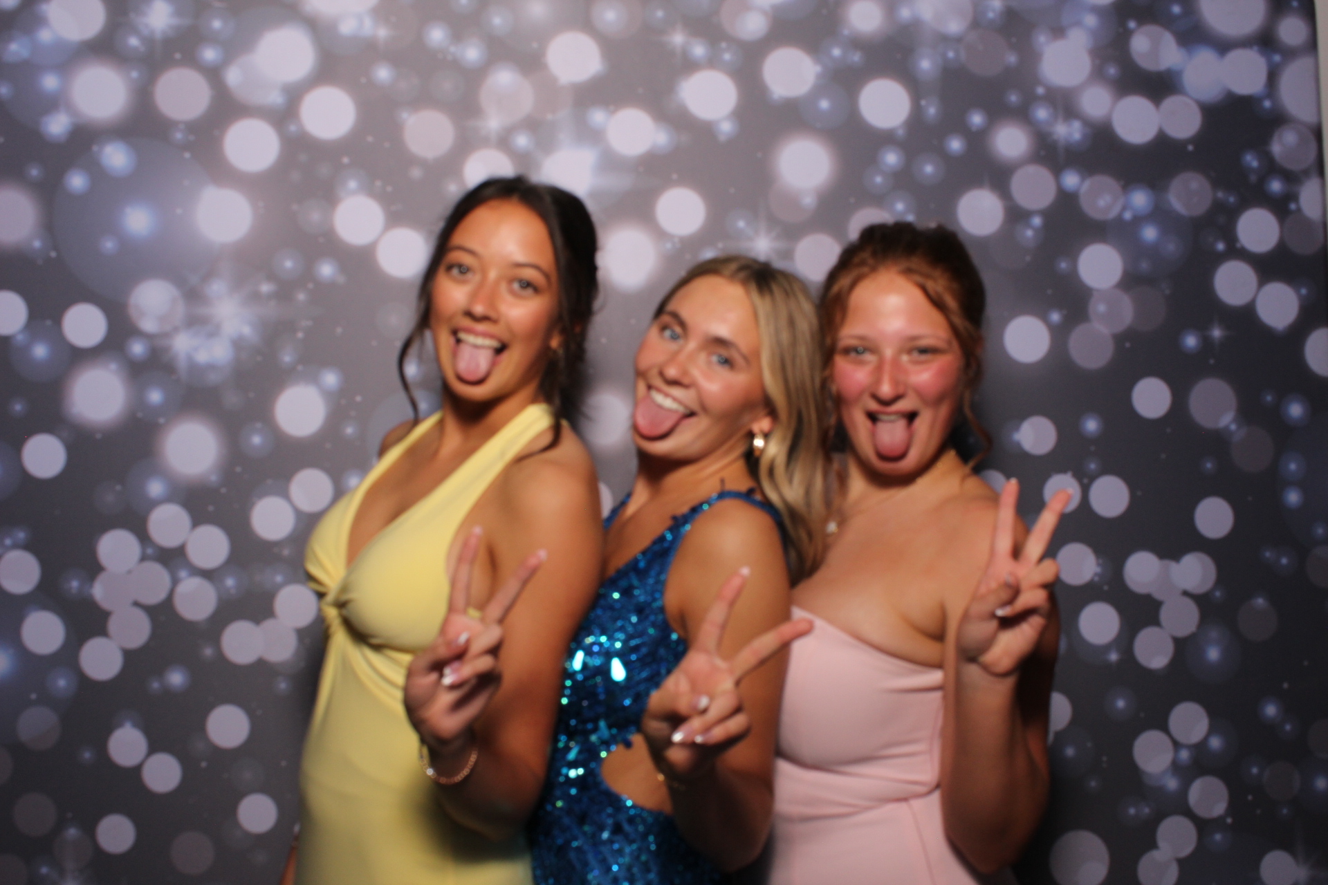 FHS Prom | View more photos from the event at gallery.photoboothcincy.com/u/PhotoBoothCincy/FHS-Prom