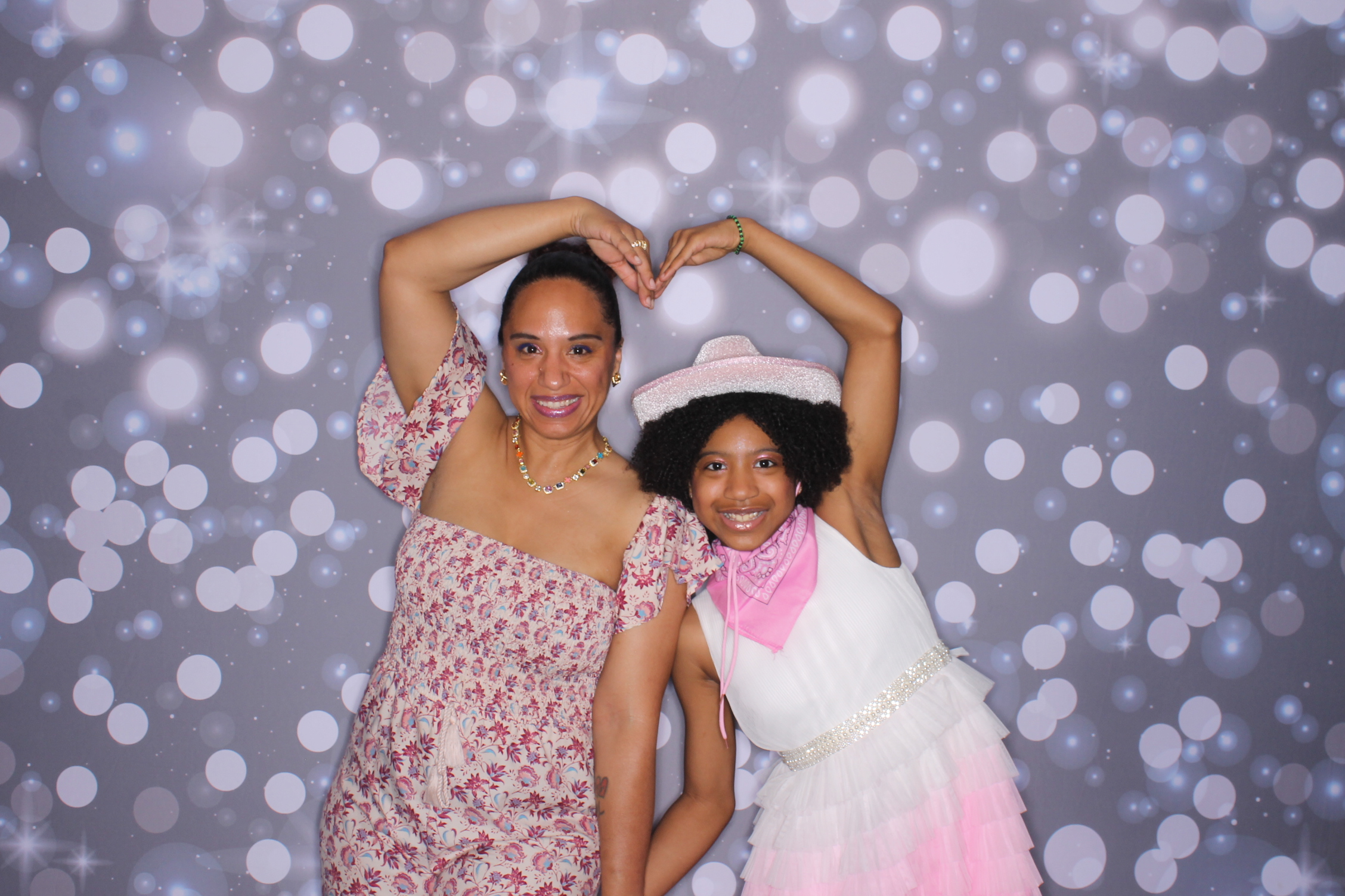 Father Daughter Cupcake Prom | View more photos from the event at gallery.photoboothcincy.com/u/PhotoBoothCincy/Father-Daughter-Cupcake-Prom-2